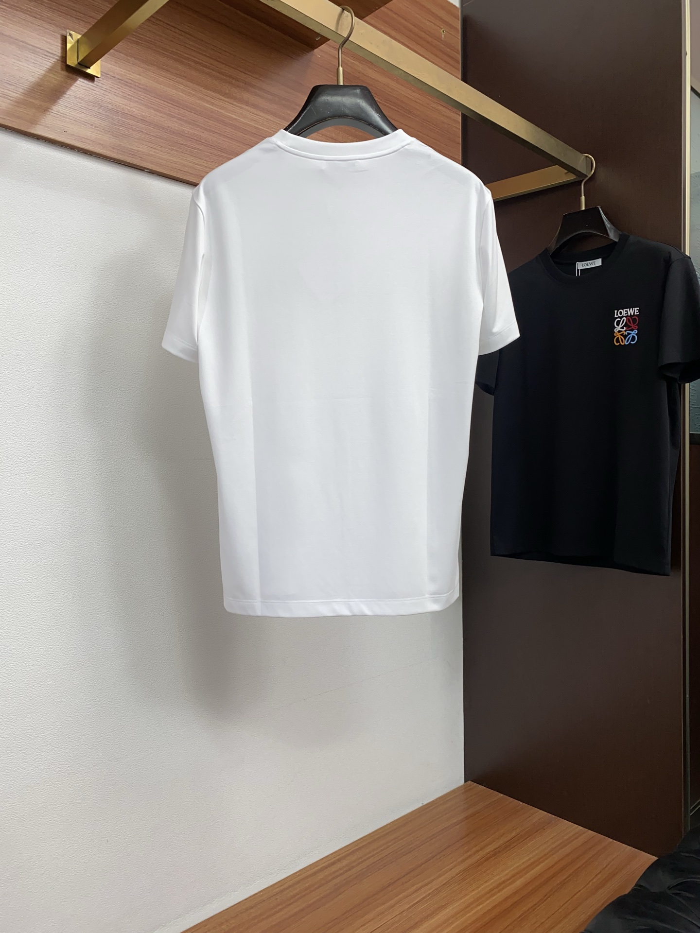 罗意威 春夏新款首发专柜最新款微阔圆领短袖 高端订制 设计前卫时尚！品牌logo重工艺设计 高端定制10