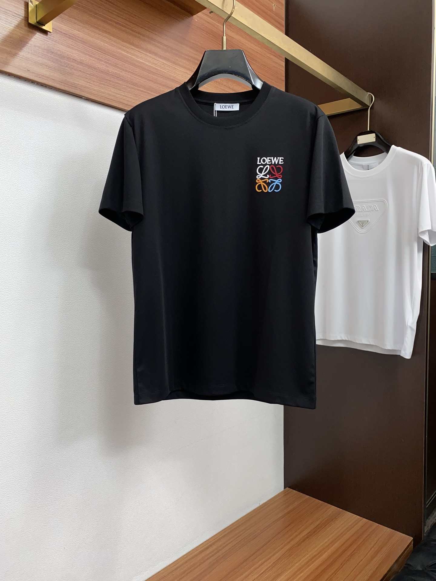 罗意威 春夏新款首发专柜最新款微阔圆领短袖 高端订制 设计前卫时尚！品牌logo重工艺设计 高端定制10