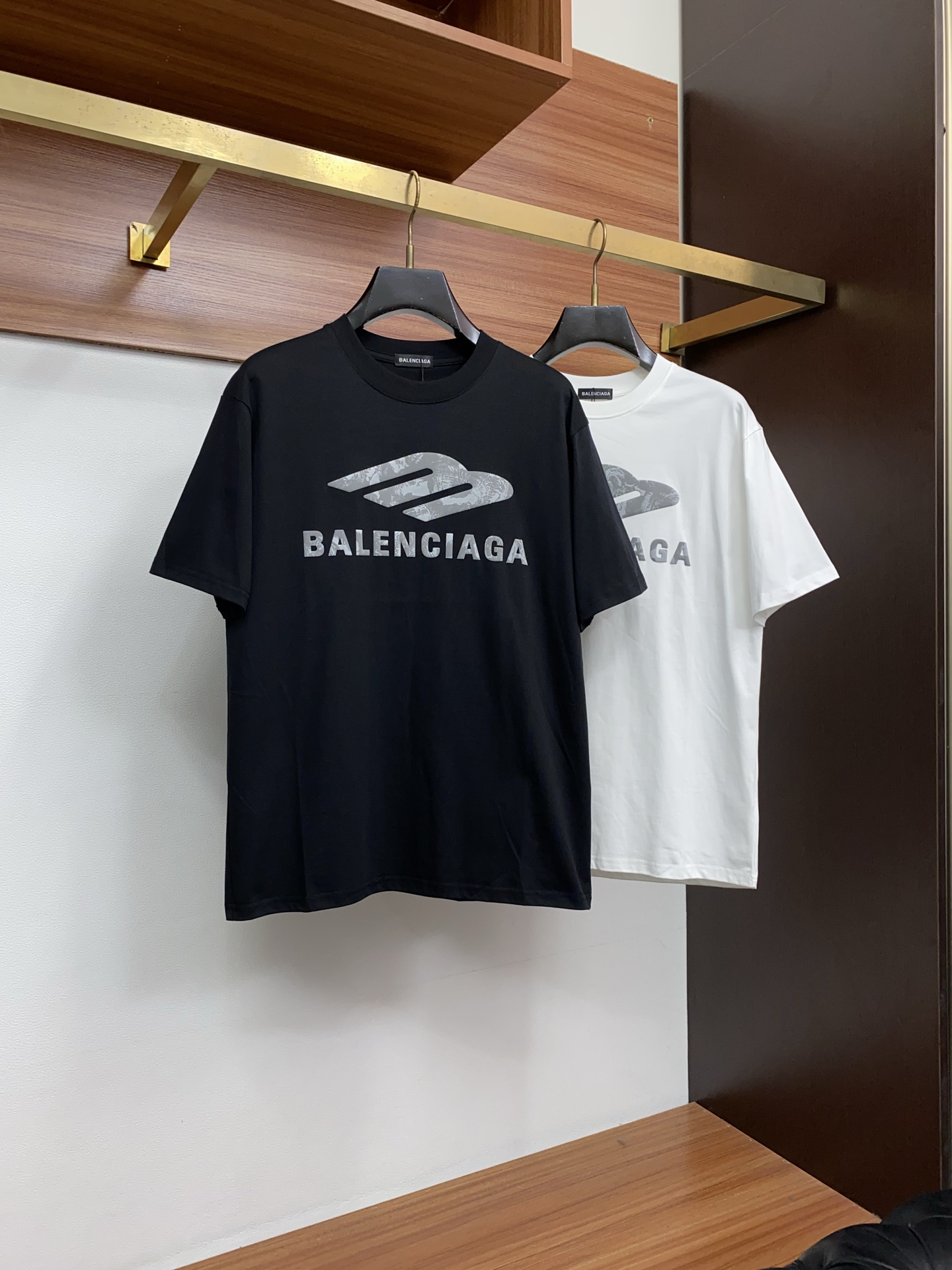 巴黎世家 码数偏大 S- XXL 最大穿210 斤 ss新工艺logo纯棉质微阔版圆领男士短袖T恤，新季