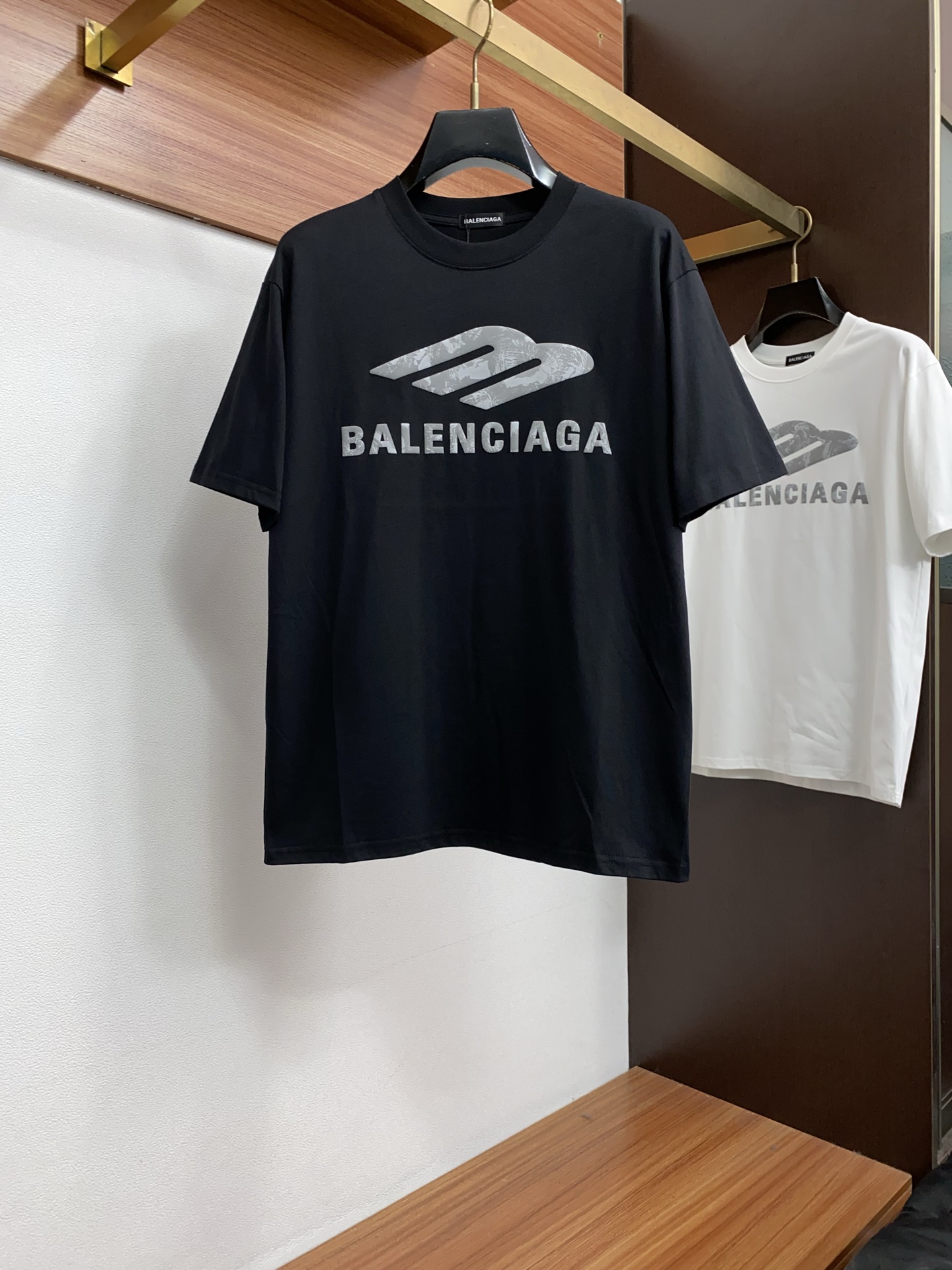 巴黎世家 码数偏大 S- XXL 最大穿210 斤 ss新工艺logo纯棉质微阔版圆领男士短袖T恤，新季