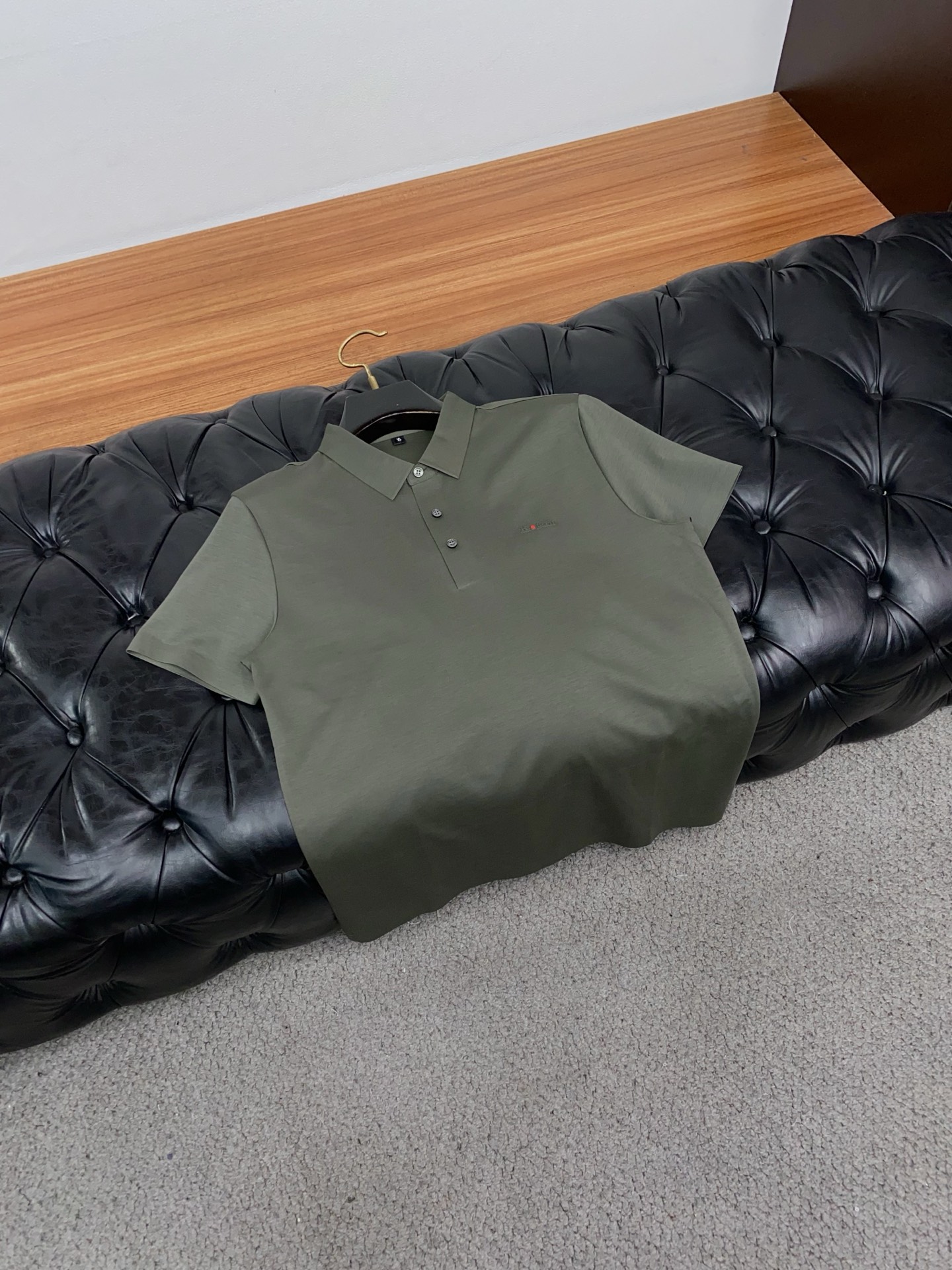 kiton 2026春夏新品细纹珠地商务Polo，极简的衣身造型！顶级丝光珠地质地 整体的触感极为舒适，