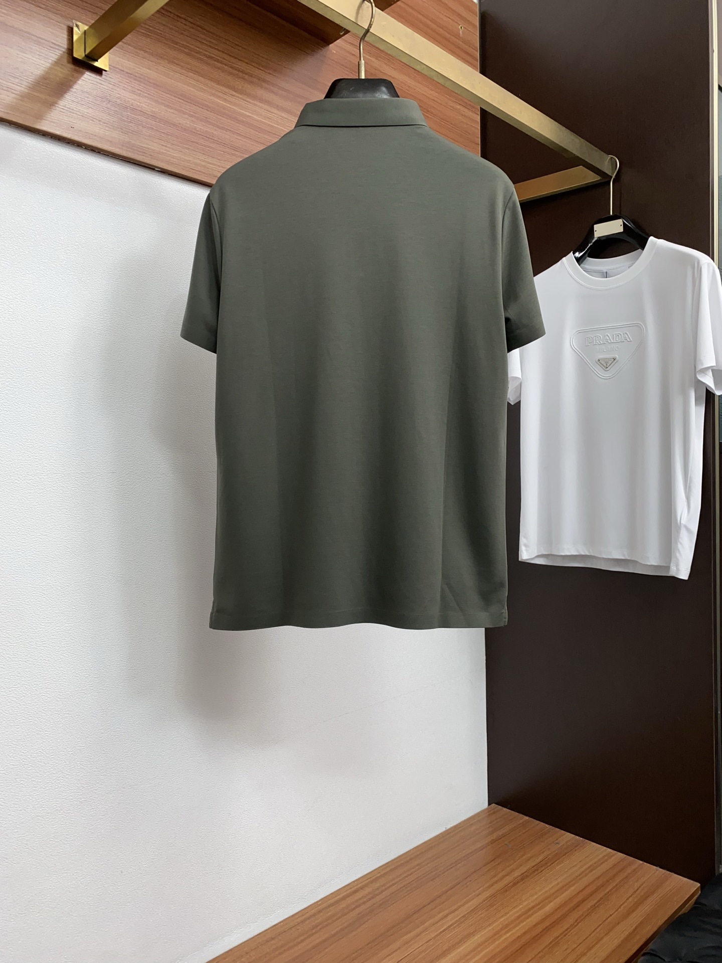 kiton 2026春夏新品细纹珠地商务Polo，极简的衣身造型！顶级丝光珠地质地 整体的触感极为舒适，