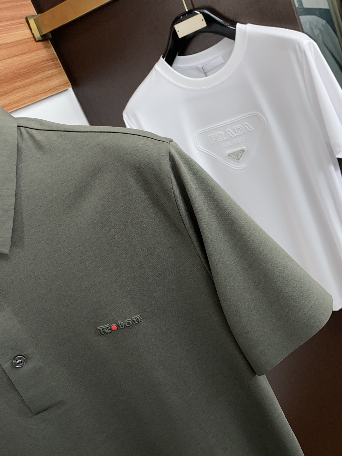 kiton 2026春夏新品细纹珠地商务Polo，极简的衣身造型！顶级丝光珠地质地 整体的触感极为舒适，