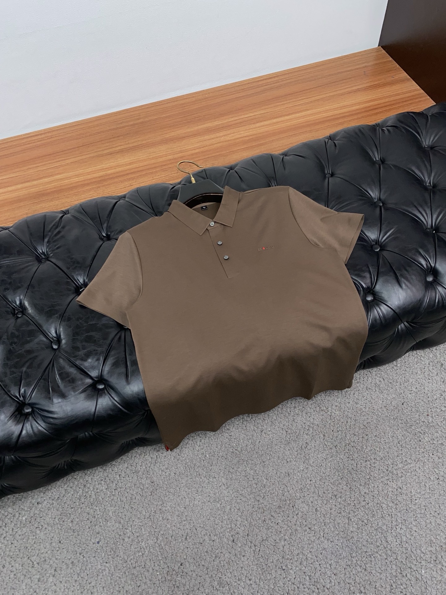 kiton 2026春夏新品细纹珠地商务Polo，极简的衣身造型！顶级丝光珠地质地 整体的触感极为舒适，