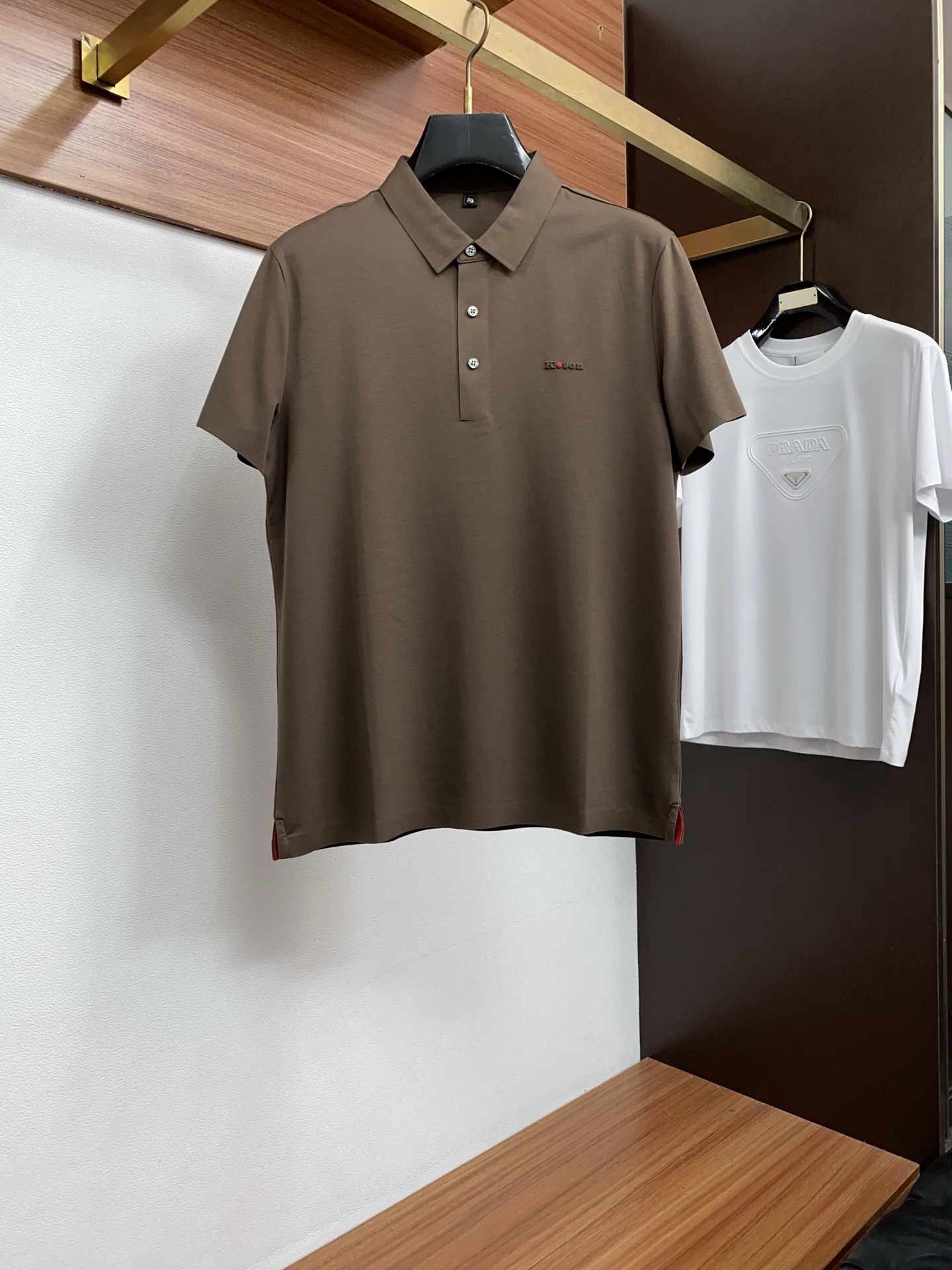 kiton 2026春夏新品细纹珠地商务Polo，极简的衣身造型！顶级丝光珠地质地 整体的触感极为舒适，