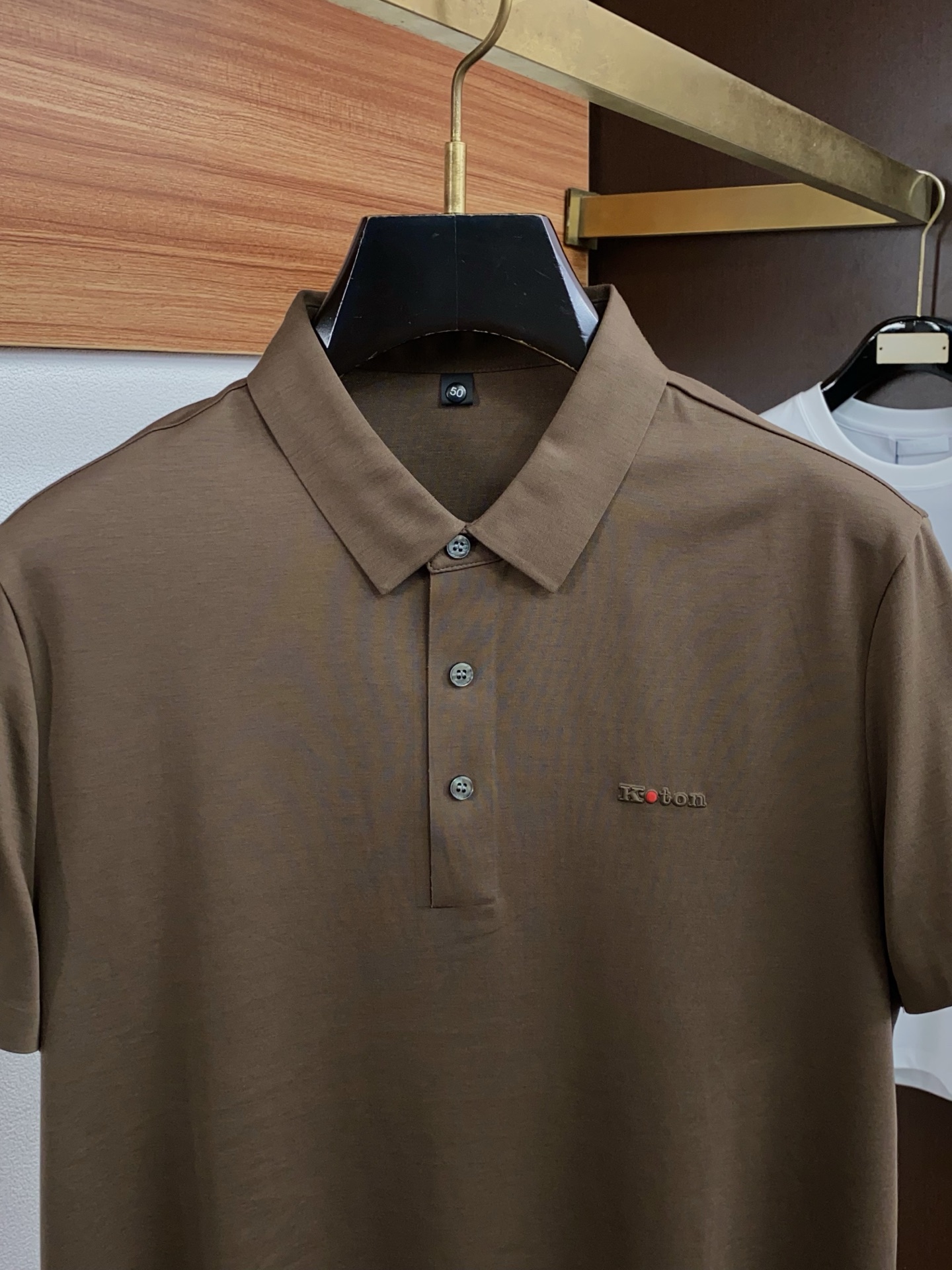 kiton 2026春夏新品细纹珠地商务Polo，极简的衣身造型！顶级丝光珠地质地 整体的触感极为舒适，