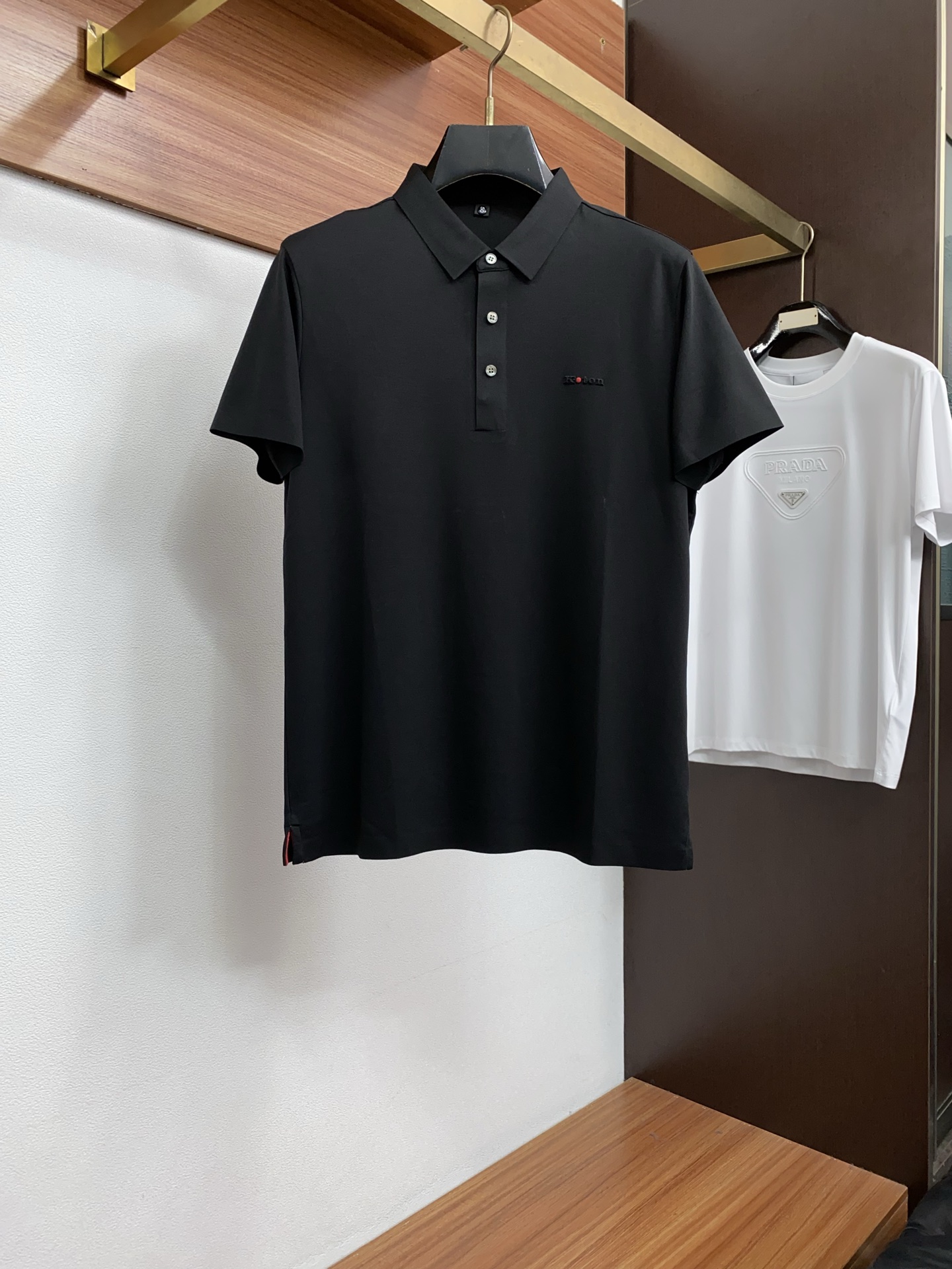 kiton 2026春夏新品细纹珠地商务Polo，极简的衣身造型！顶级丝光珠地质地 整体的触感极为舒适，