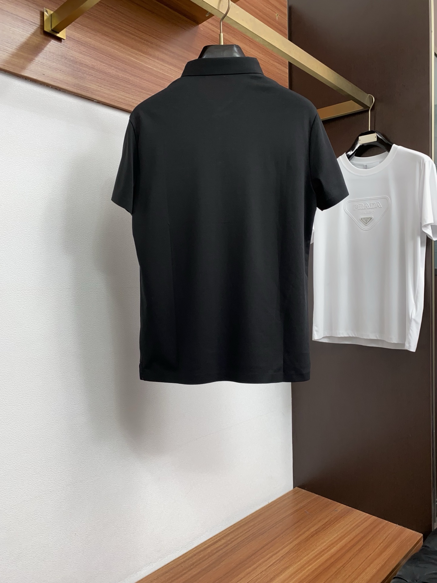 kiton 2026春夏新品细纹珠地商务Polo，极简的衣身造型！顶级丝光珠地质地 整体的触感极为舒适，