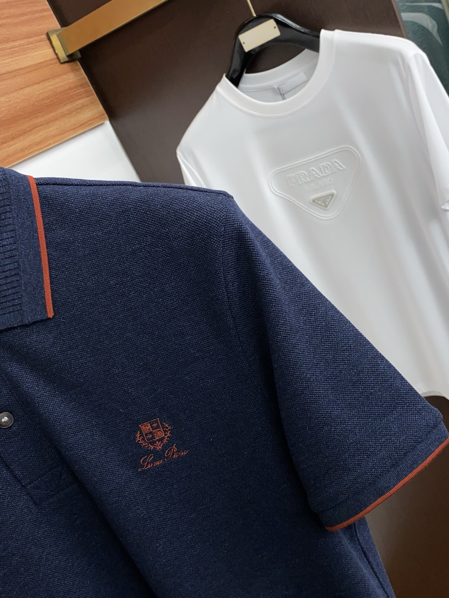 Loro Piana 诺悠翩雅 2026春夏新品细纹珠地商务Polo，极简的衣身造型！顶级丝光珠地质地 