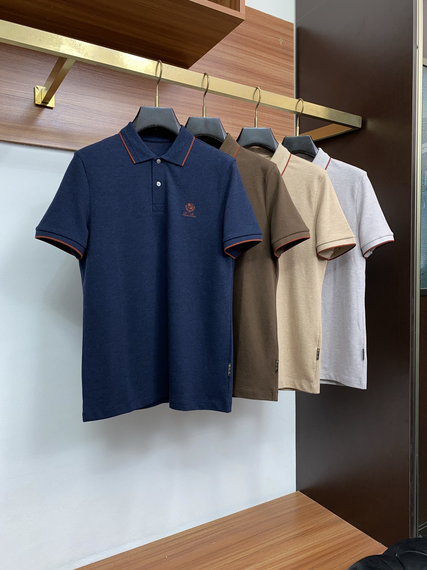 Loro Piana 诺悠翩雅 2026春夏新品细纹珠地商务Polo，极简的衣身造型！顶级丝光珠地质地 
