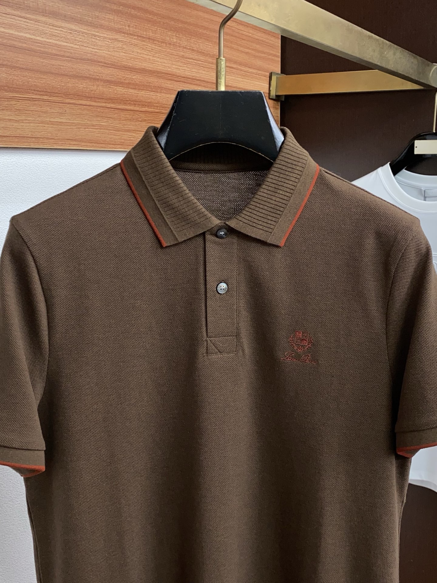 Loro Piana 诺悠翩雅 2026春夏新品细纹珠地商务Polo，极简的衣身造型！顶级丝光珠地质地 