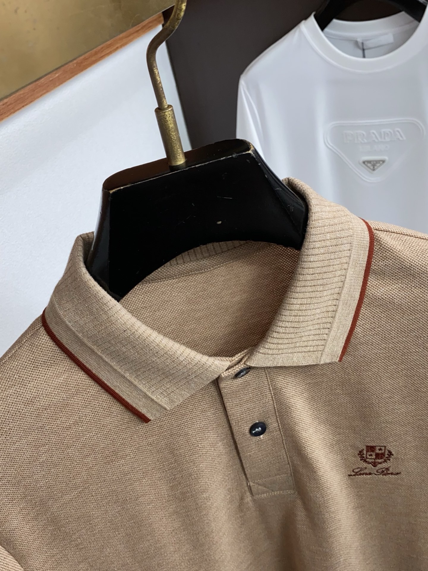Loro Piana 诺悠翩雅 2026春夏新品细纹珠地商务Polo，极简的衣身造型！顶级丝光珠地质地 