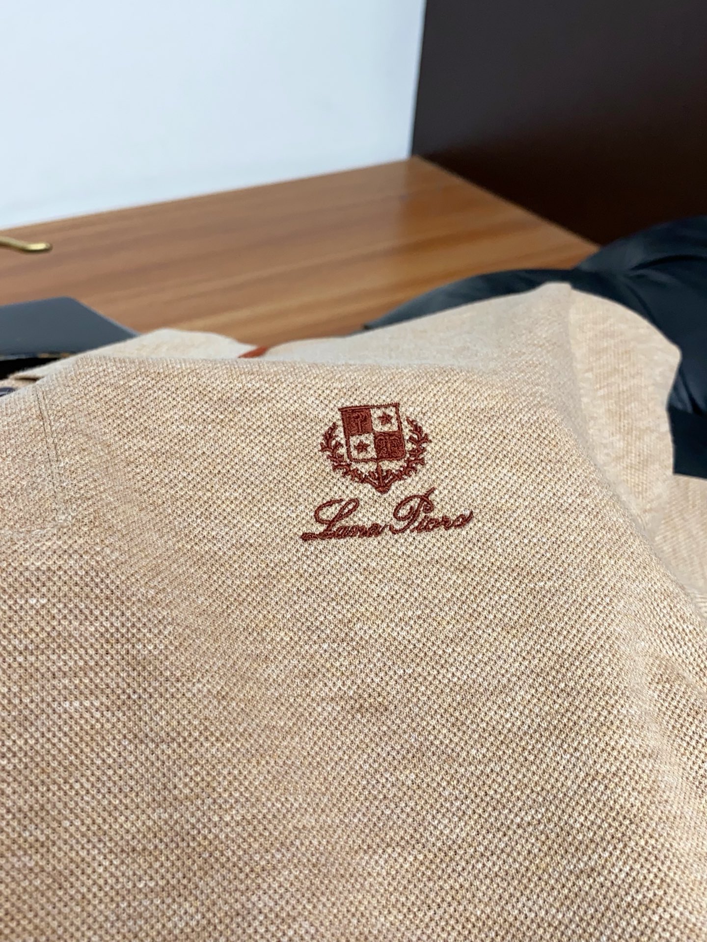Loro Piana 诺悠翩雅 2026春夏新品细纹珠地商务Polo，极简的衣身造型！顶级丝光珠地质地 
