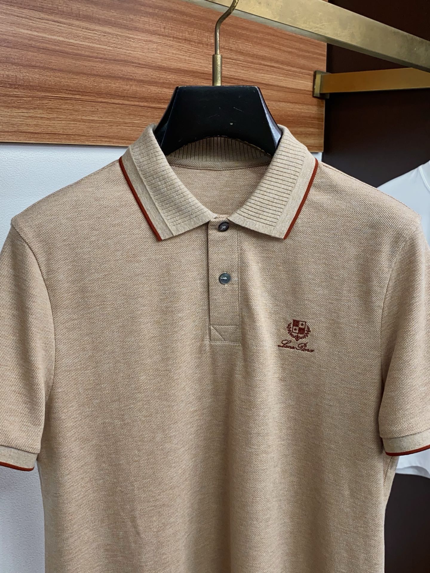 Loro Piana 诺悠翩雅 2026春夏新品细纹珠地商务Polo，极简的衣身造型！顶级丝光珠地质地 