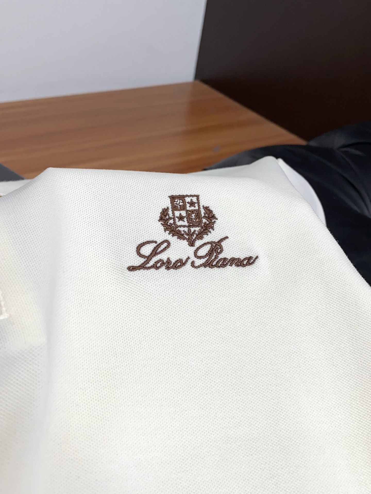Loro Piana 诺悠翩雅 经典翻领POLO版型，修饰身形，沉稳百搭，不挑肤色，适配商务、休闲多场景