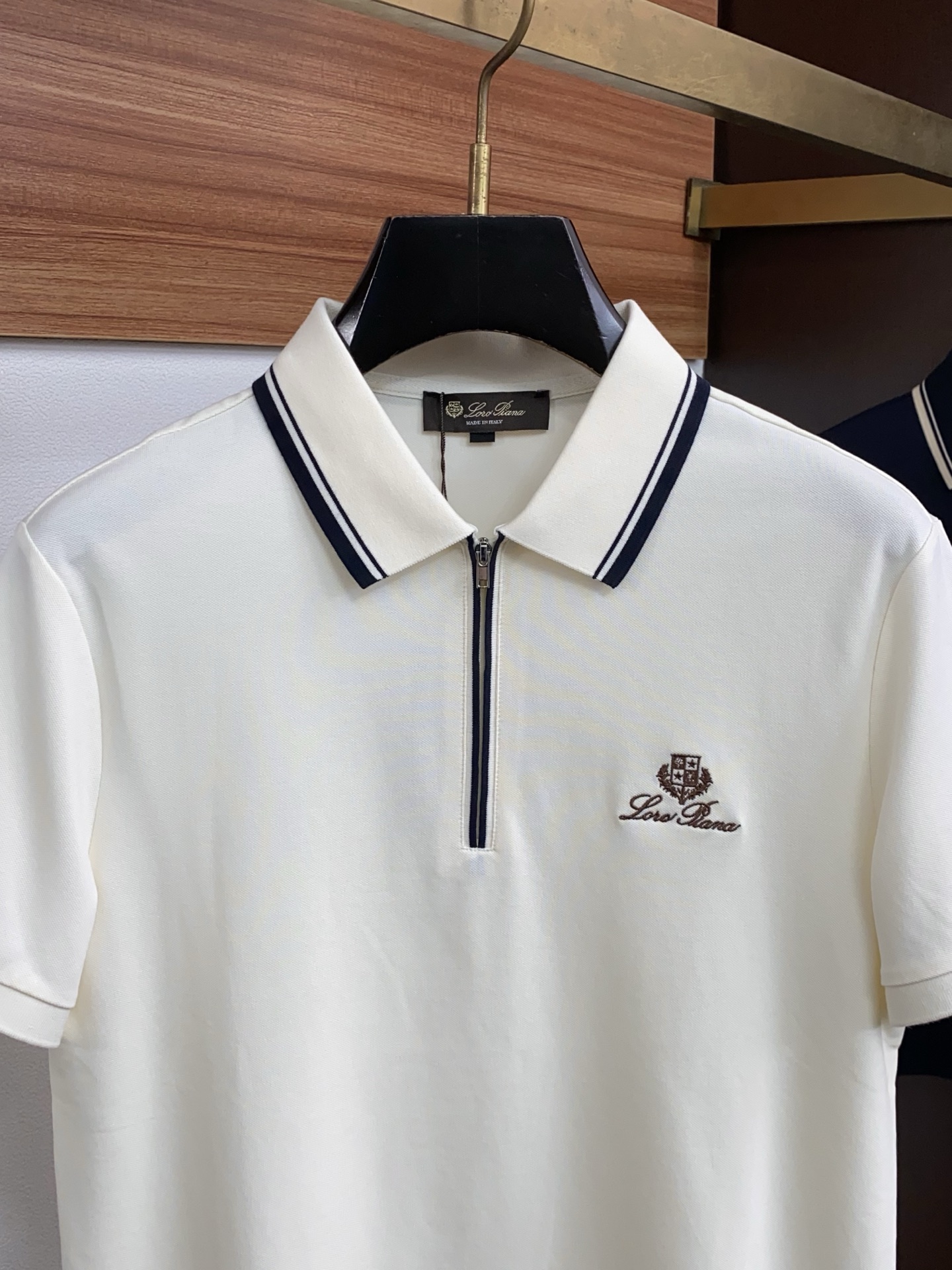 Loro Piana 诺悠翩雅 经典翻领POLO版型，修饰身形，沉稳百搭，不挑肤色，适配商务、休闲多场景