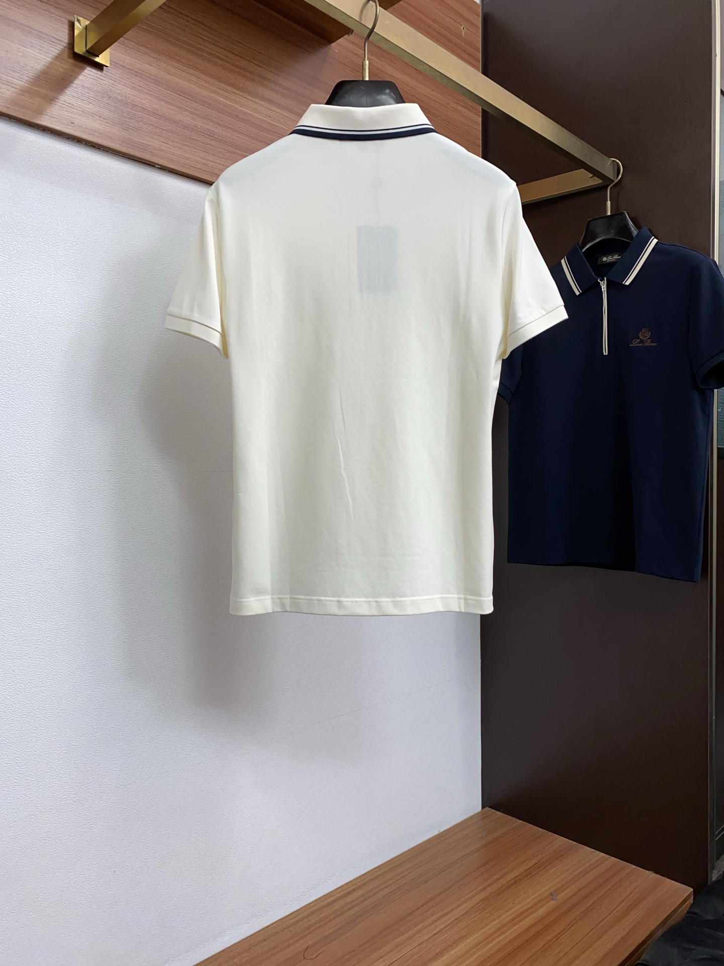 Loro Piana 诺悠翩雅 经典翻领POLO版型，修饰身形，沉稳百搭，不挑肤色，适配商务、休闲多场景
