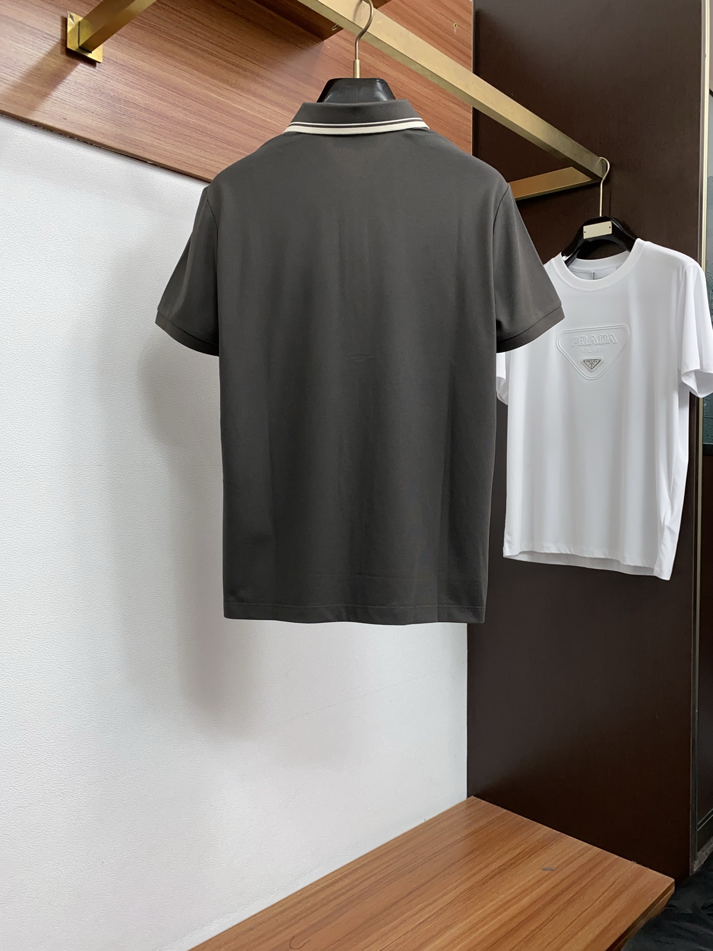 Loro Piana 诺悠翩雅 经典翻领POLO版型，修饰身形，沉稳百搭，不挑肤色，适配商务、休闲多场景