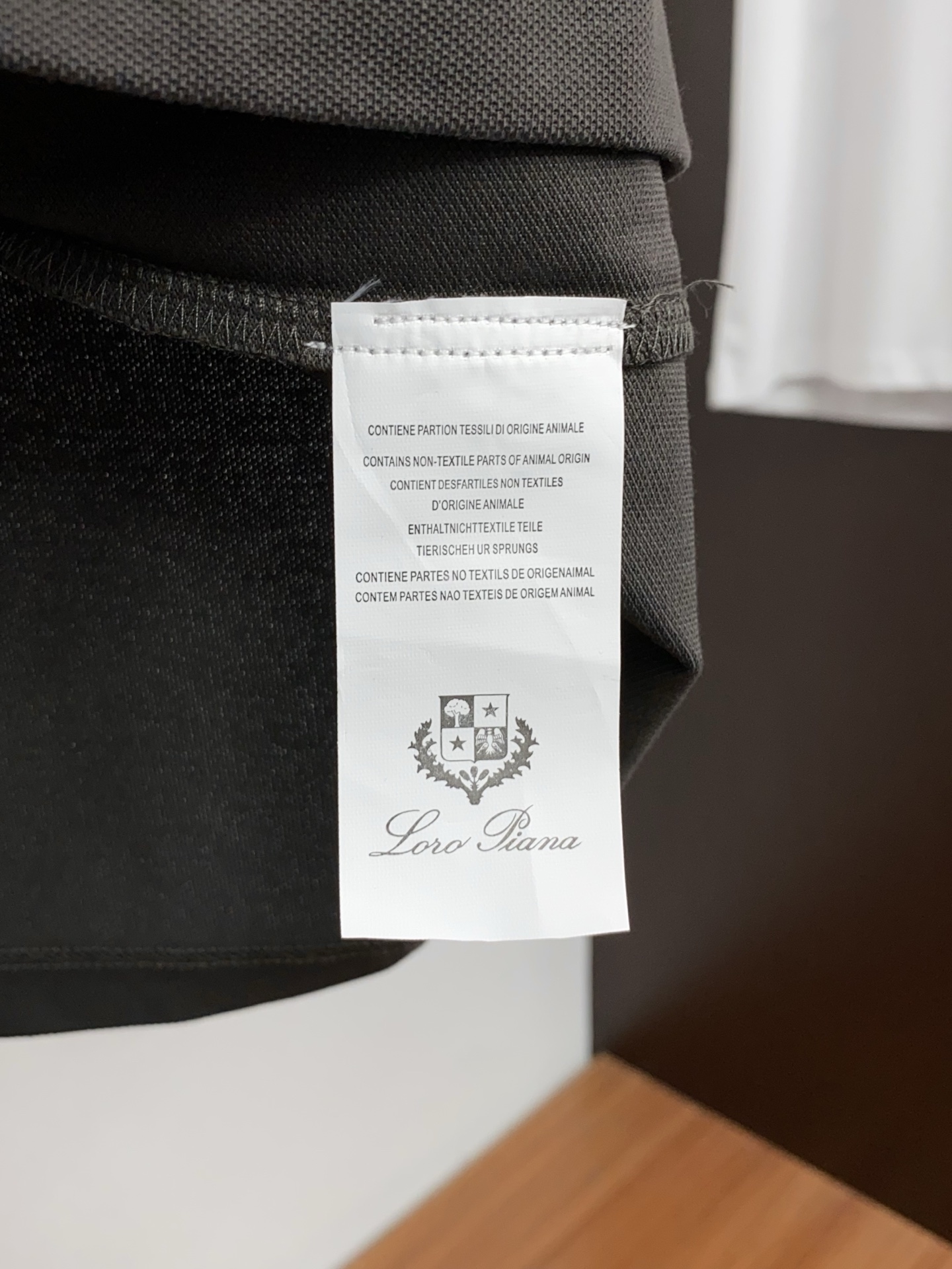 Loro Piana 诺悠翩雅 经典翻领POLO版型，修饰身形，沉稳百搭，不挑肤色，适配商务、休闲多场景