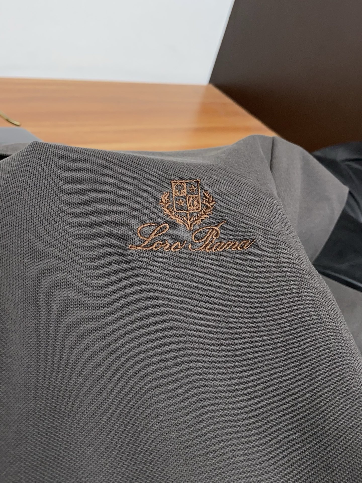 Loro Piana 诺悠翩雅 经典翻领POLO版型，修饰身形，沉稳百搭，不挑肤色，适配商务、休闲多场景