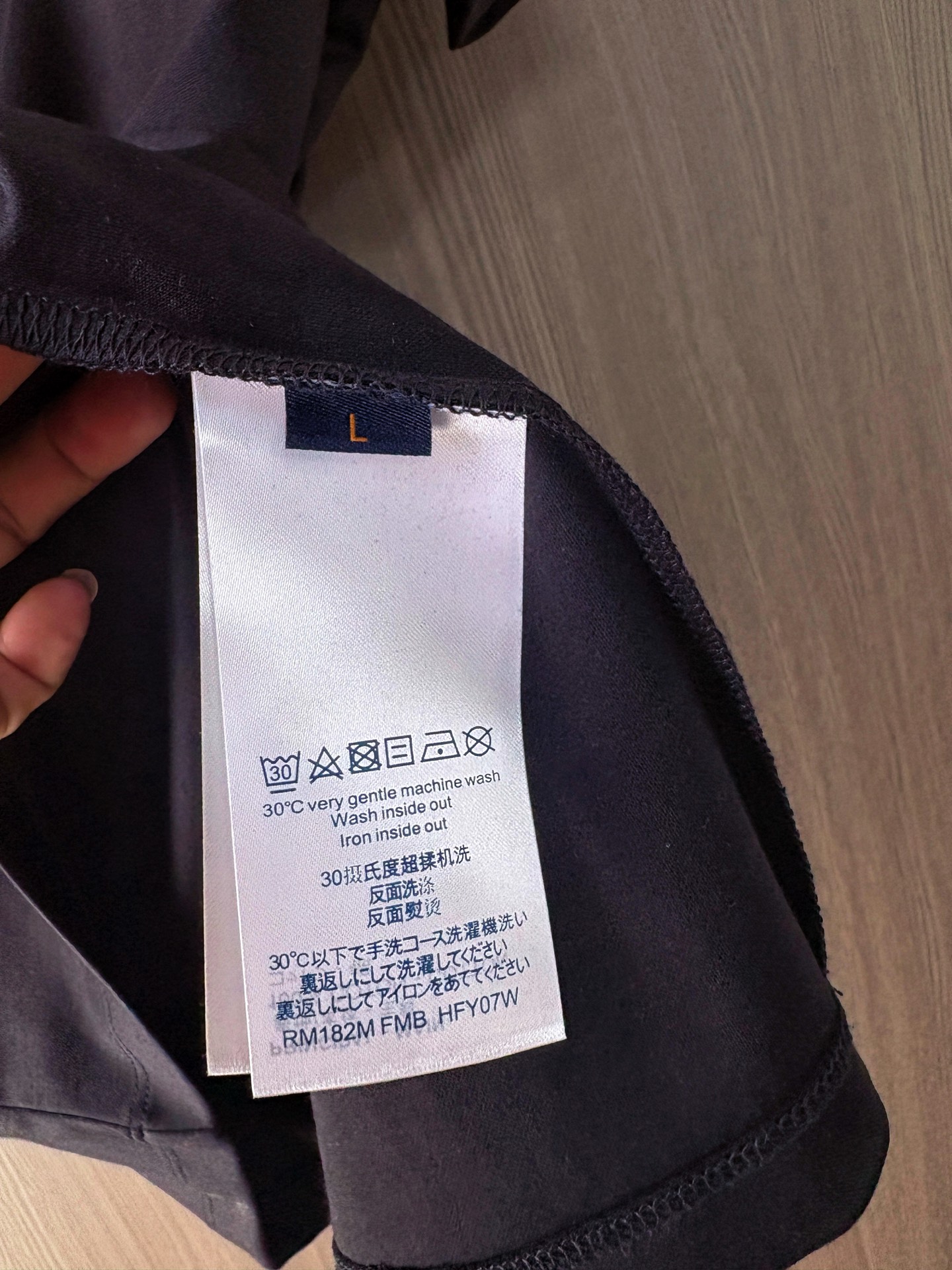 1v 路易威登 2026春夏新款首发专柜最新款圆领短袖 高端订制 设计前卫时尚！品牌logo重工艺设计 