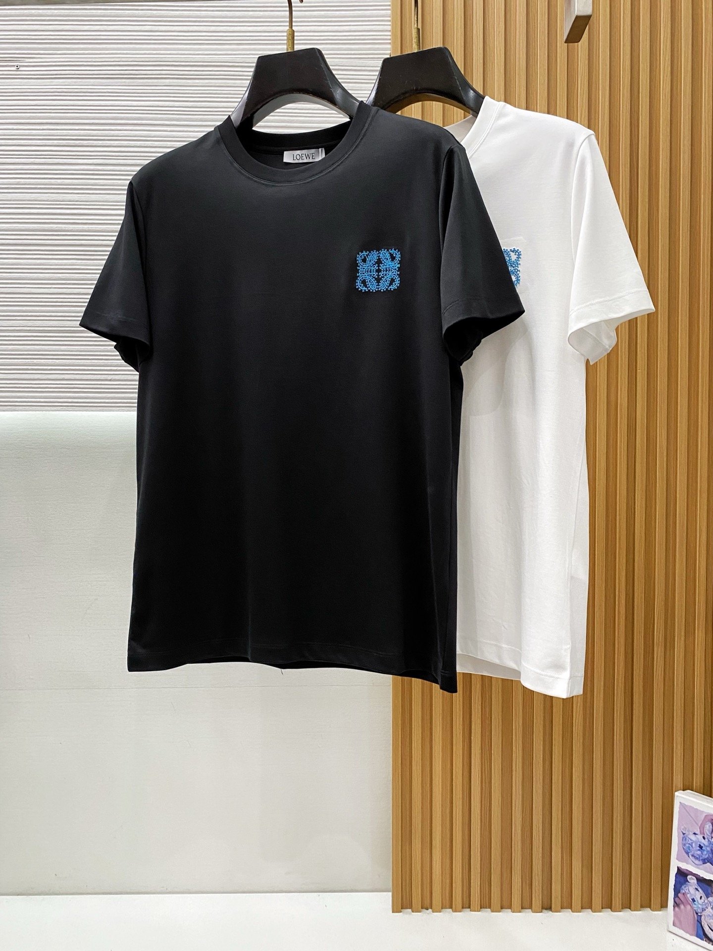 罗意威 2026春夏新款首发专柜最新款圆领短袖 高端订制 设计前卫时尚！品牌logo重工艺设计 高端定制