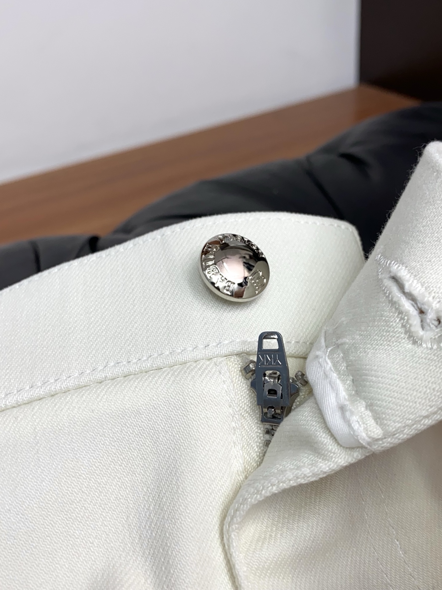布莱奥尼 高端定制、2026早春最新款老钱风直筒牛仔裤 柜台同步发售 原版定制复刻 客供五金辅料 原单品