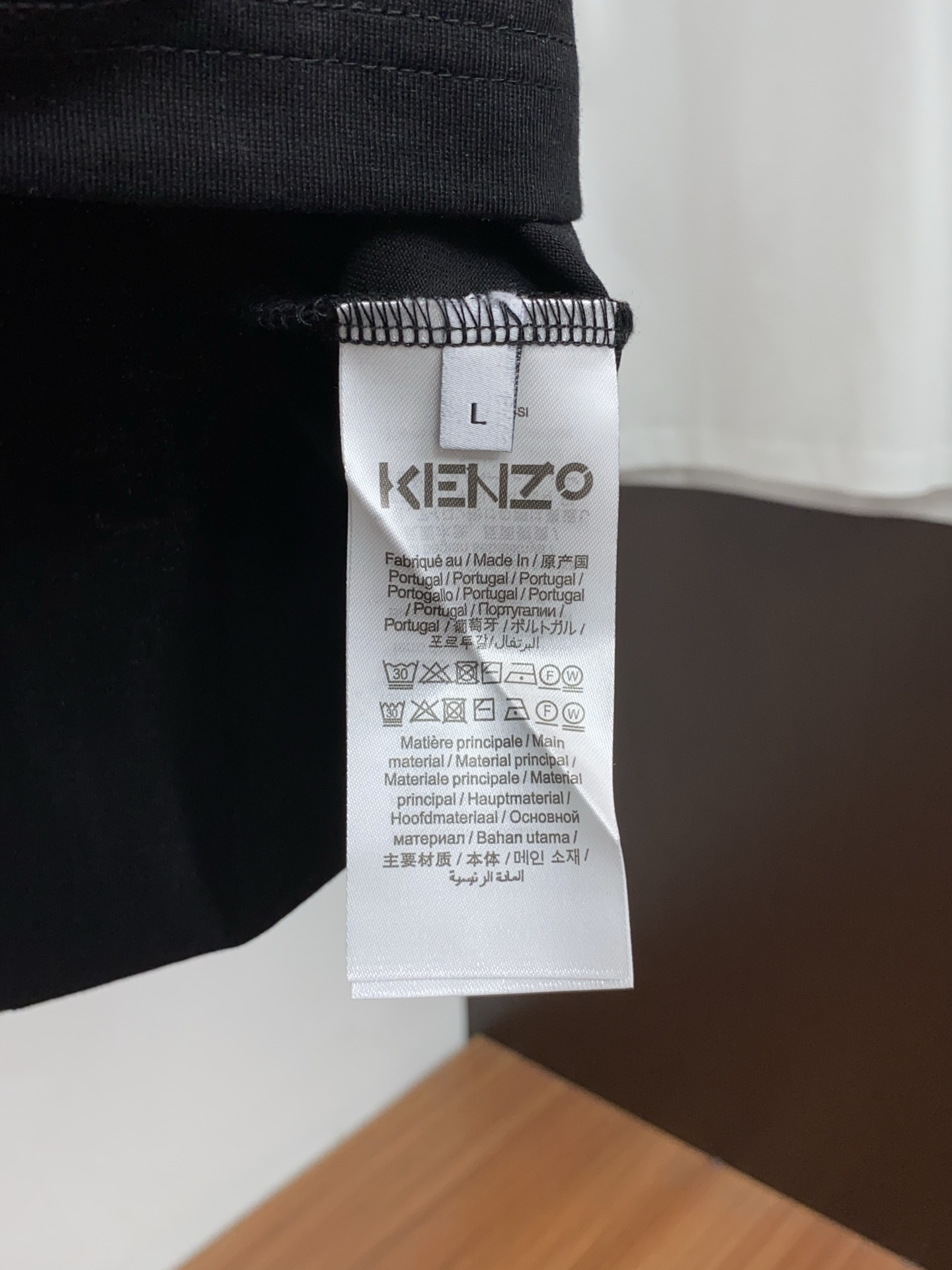 kenzo ss新工艺logo纯棉质微阔版圆领男士短袖T恤，新季新推系列将标识巧妙融入设计，塑就一系列充