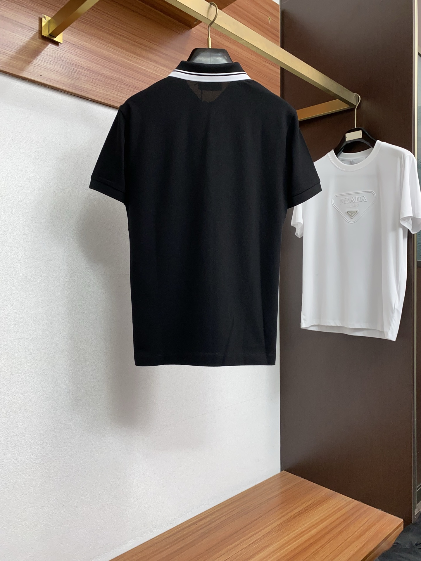 古奇 2026春夏新品细纹珠地商务Polo，极简的衣身造型！顶级天丝棉质地 整体的触感极为舒适，弹力十足