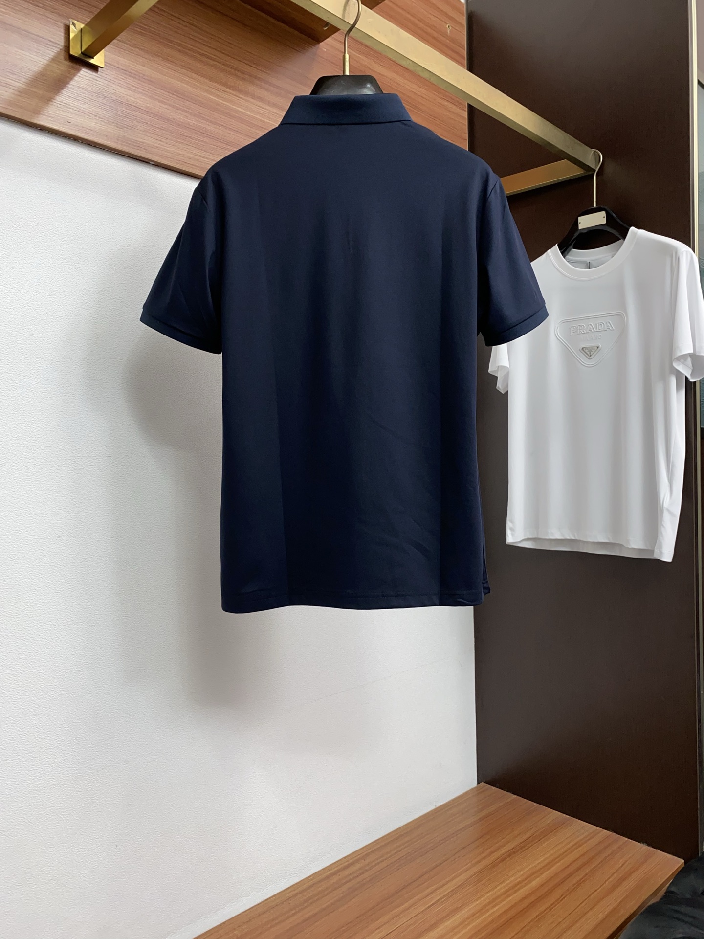 巴宝莉 2026春夏新品商务Polo，极简的衣身造型！丝光面料整体的触感极为舒适，弹力十足亲肤效果高级，