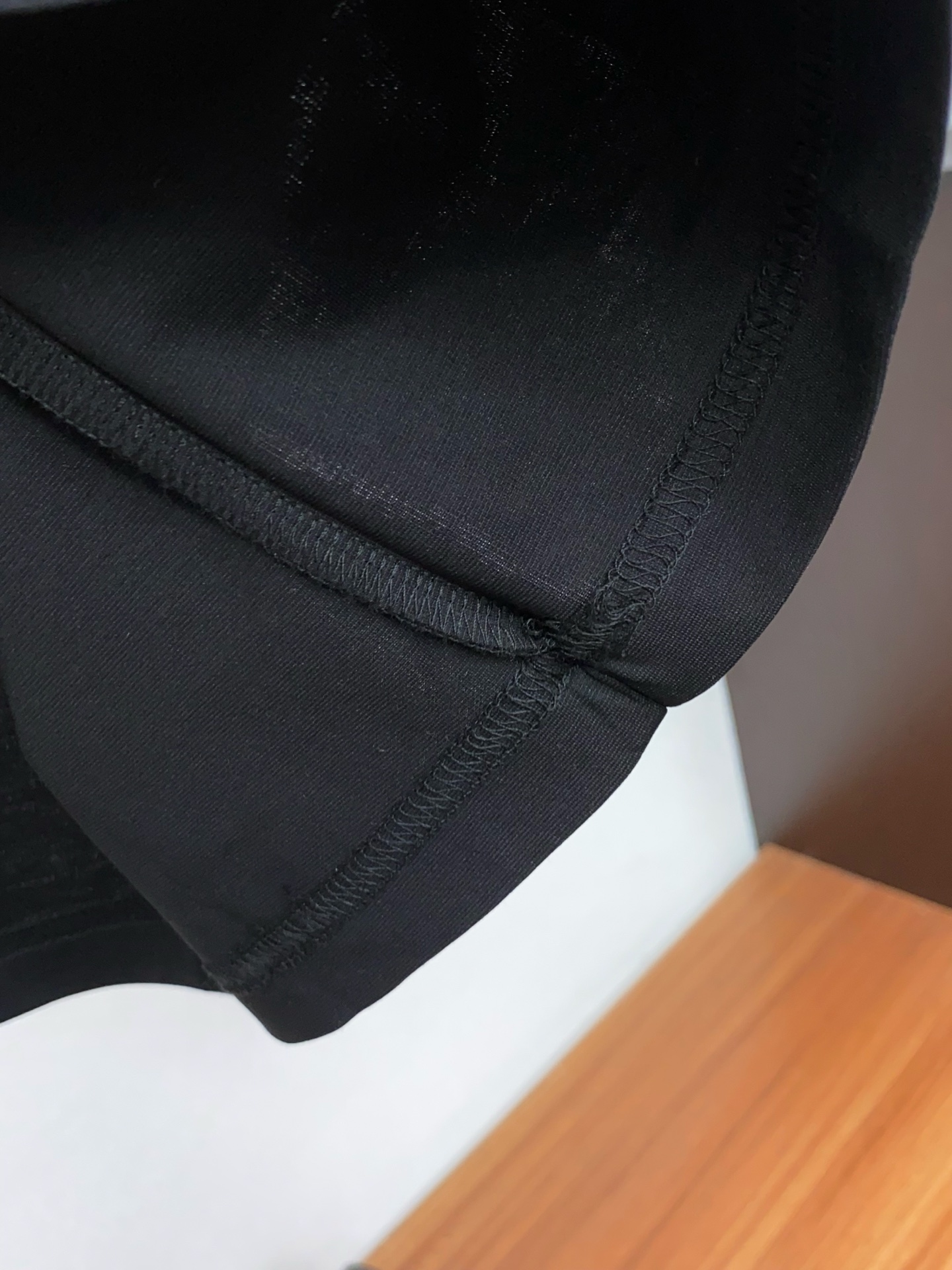 巴宝莉 2026春夏新品商务Polo，极简的衣身造型！丝光面料整体的触感极为舒适，弹力十足亲肤效果高级，