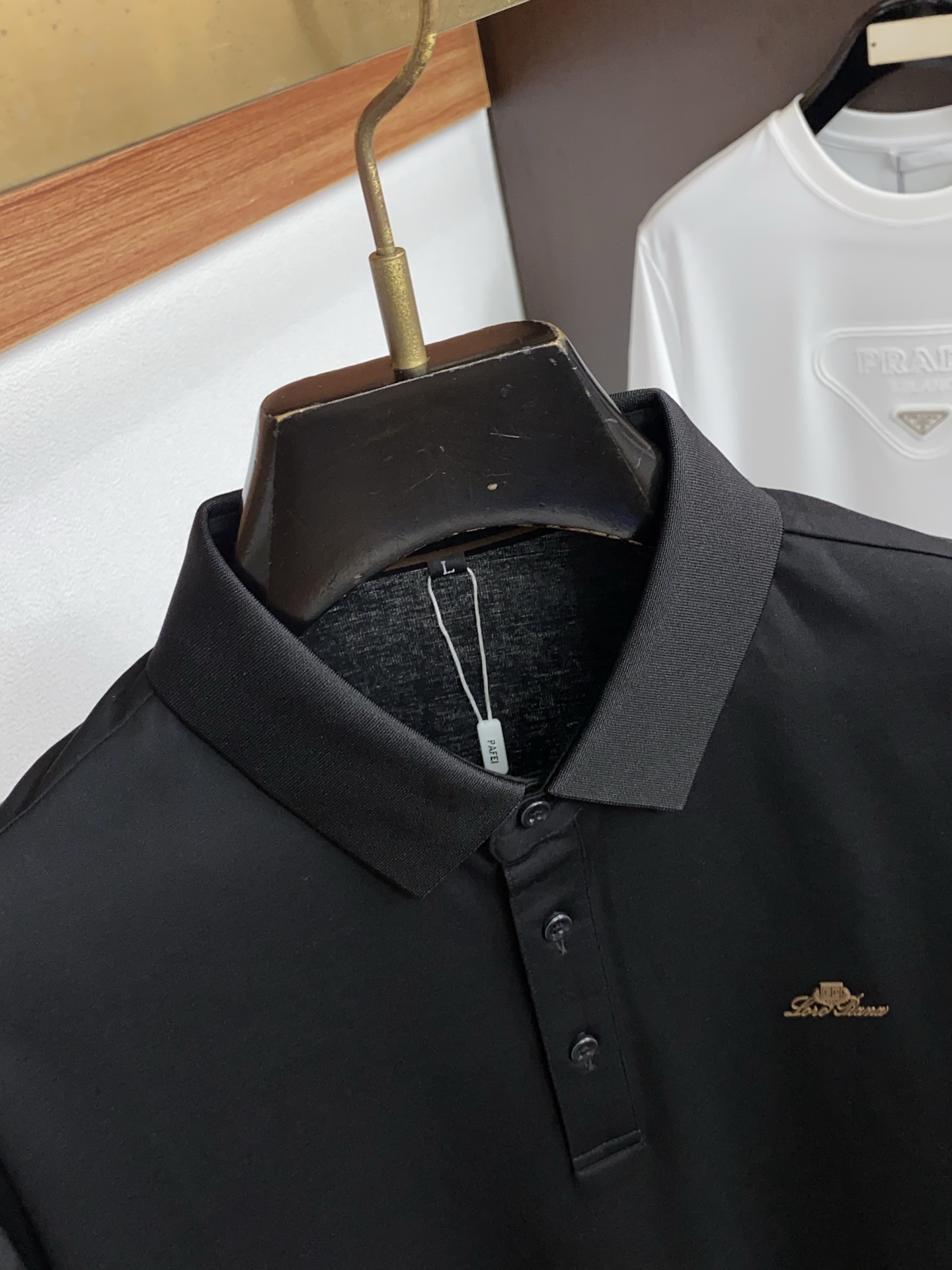 巴宝莉 2026春夏新品商务Polo，极简的衣身造型！丝光面料整体的触感极为舒适，弹力十足亲肤效果高级，