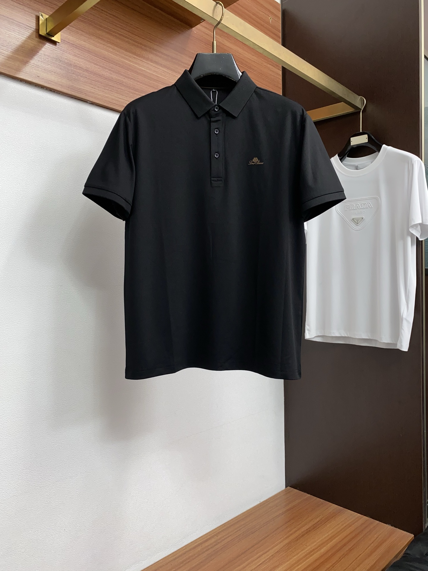巴宝莉 2026春夏新品商务Polo，极简的衣身造型！丝光面料整体的触感极为舒适，弹力十足亲肤效果高级，