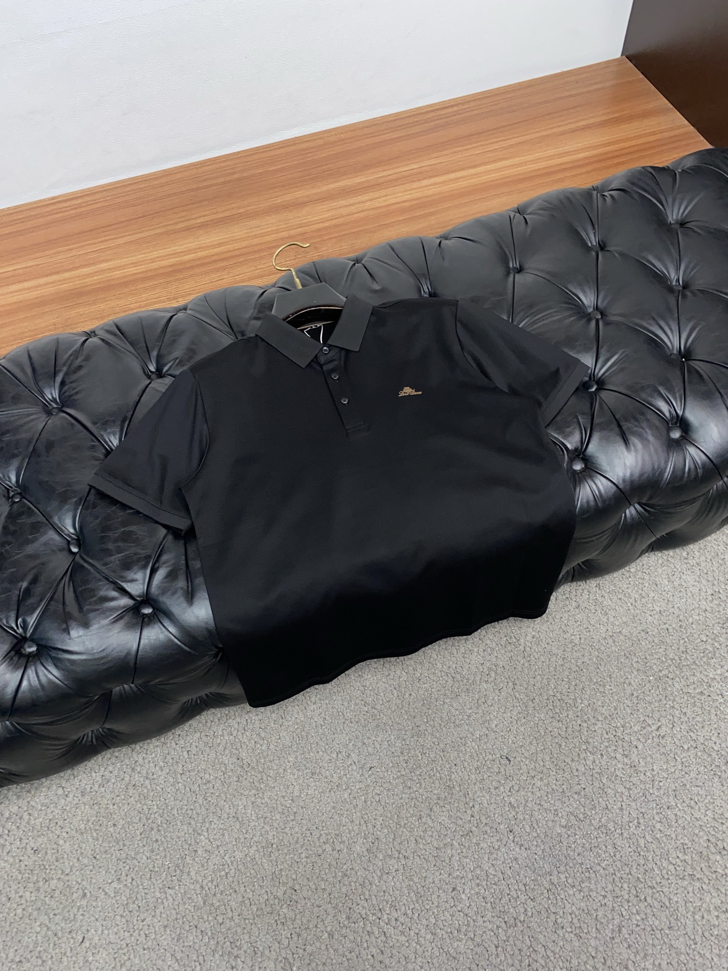 巴宝莉 2026春夏新品商务Polo，极简的衣身造型！丝光面料整体的触感极为舒适，弹力十足亲肤效果高级，