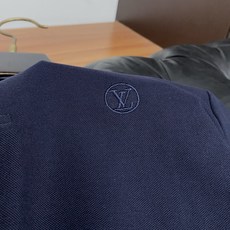 1v 路易威登 经典翻领POLO版型,修饰身形,沉稳百搭,不挑肤色,适配商务、休闲多场景,采用高支精梳棉 1v 路易威登 经典翻领POLO版型,修饰身形,沉稳百搭,不挑肤色,适配商务、休闲多场景,采用高支精梳棉