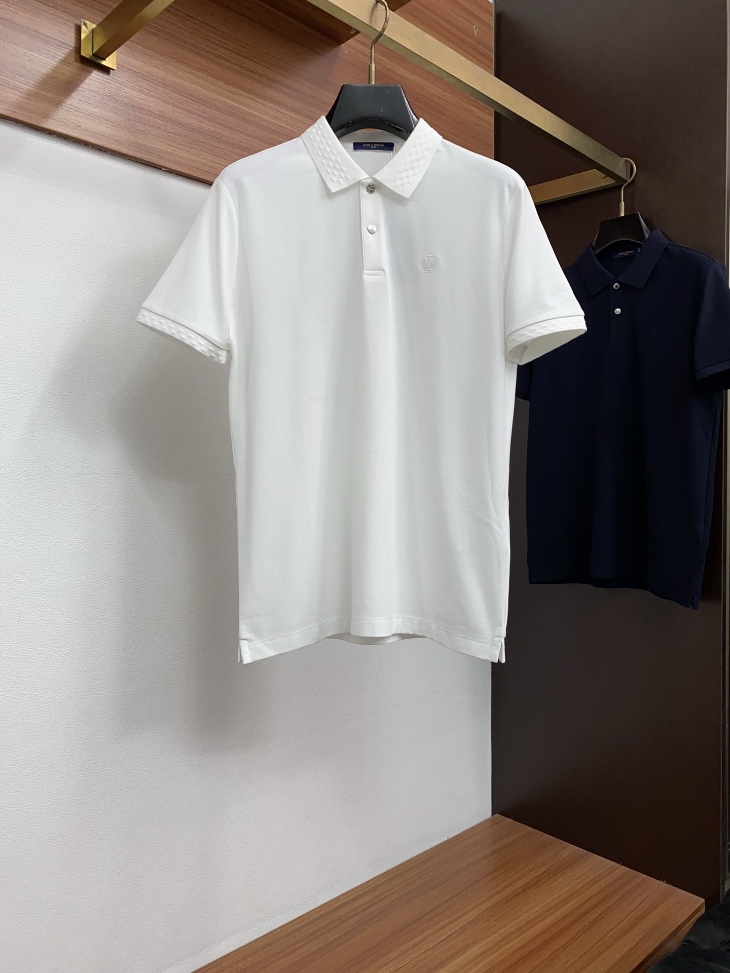 1v 路易威登 经典翻领POLO版型，修饰身形，沉稳百搭，不挑肤色，适配商务、休闲多场景，采用高支精梳棉