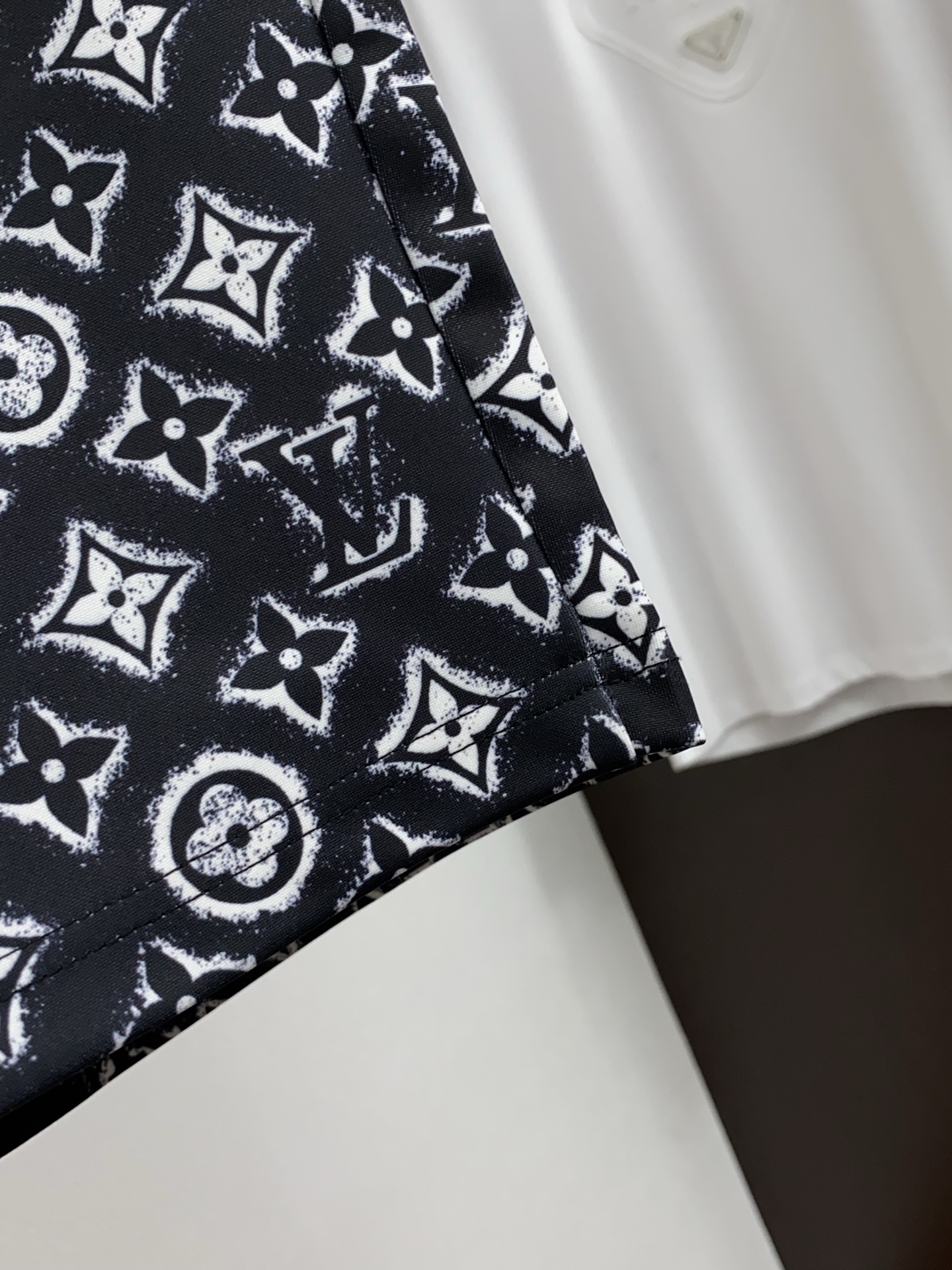루이비통 남성 반바지 132982 Louis Vuitton Shorts 썸네일 이미지