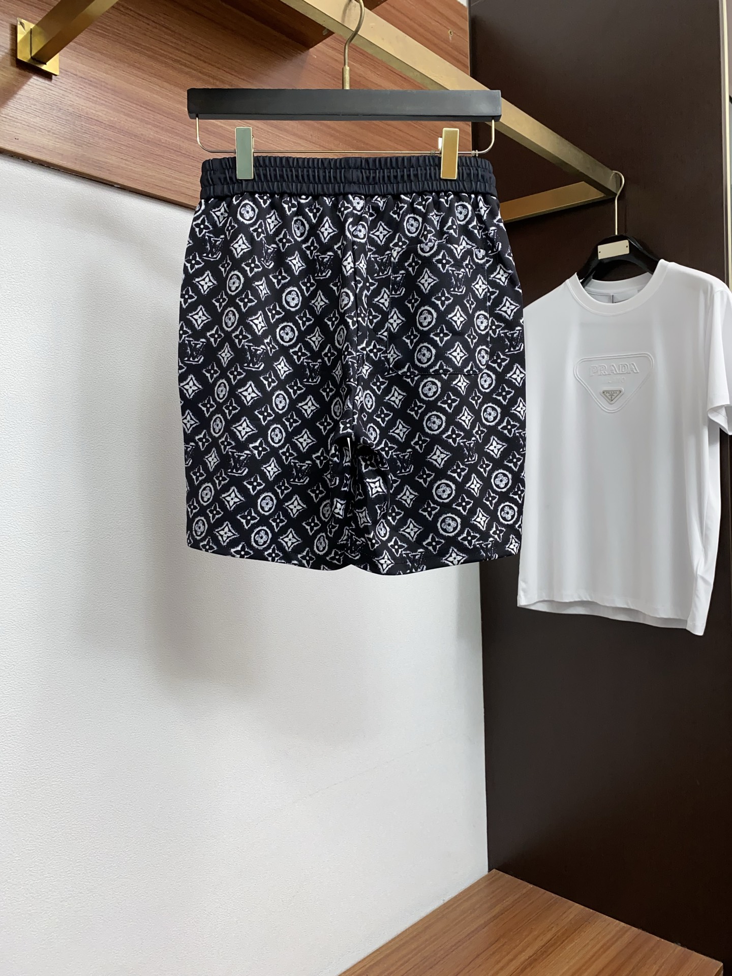 루이비통 남성 반바지 132982 Louis Vuitton Shorts 썸네일 이미지