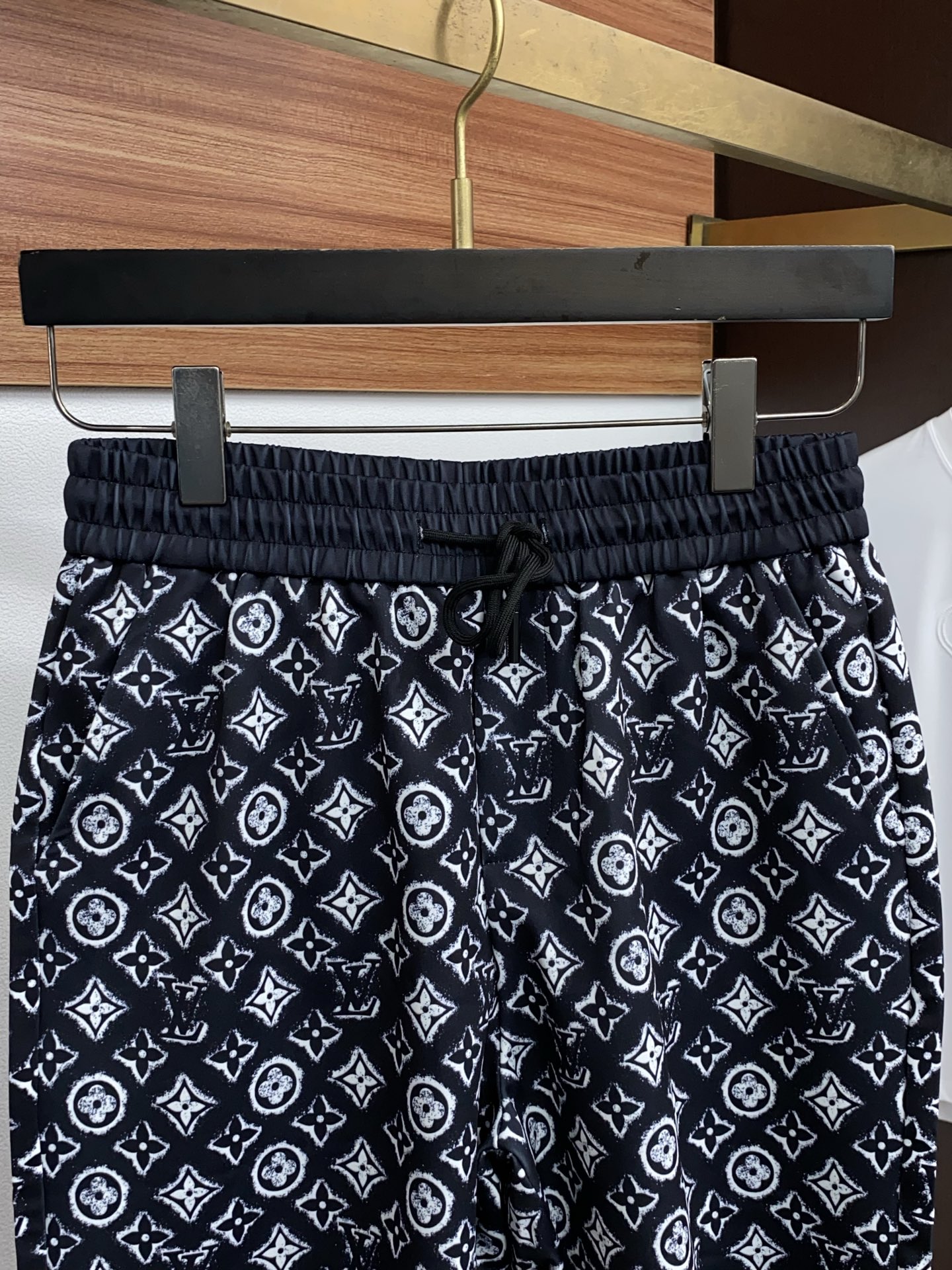 루이비통 남성 반바지 132982 Louis Vuitton Shorts 썸네일 이미지