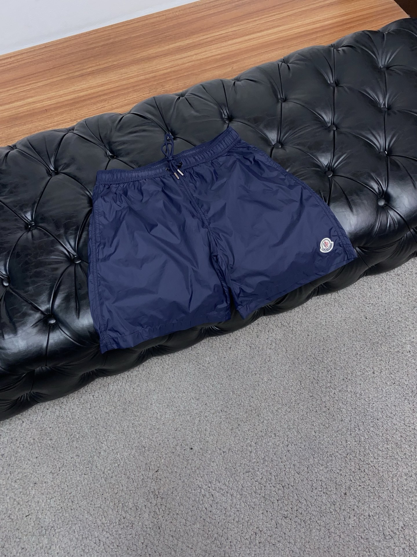 Moncler 蒙口 2026新款速干短袖 这款短裤采用高密速干锦纶面料，触感轻薄顺滑，兼具良好的抗皱性