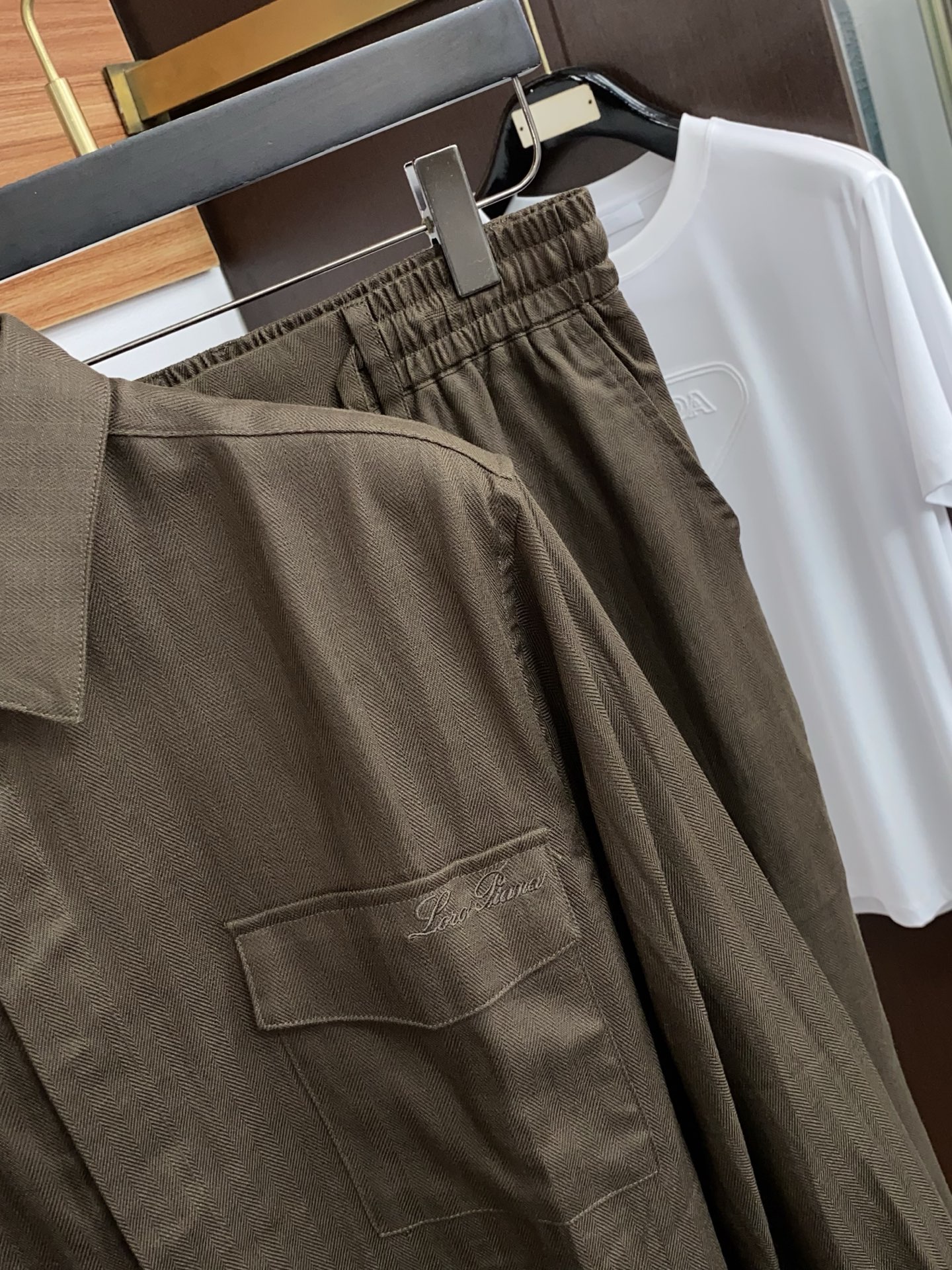 Loro Piana 诺悠翩雅 2026夏日臻选翻领亚麻工装口袋套装——夏日松弛感的老钱绅士之选#Lor