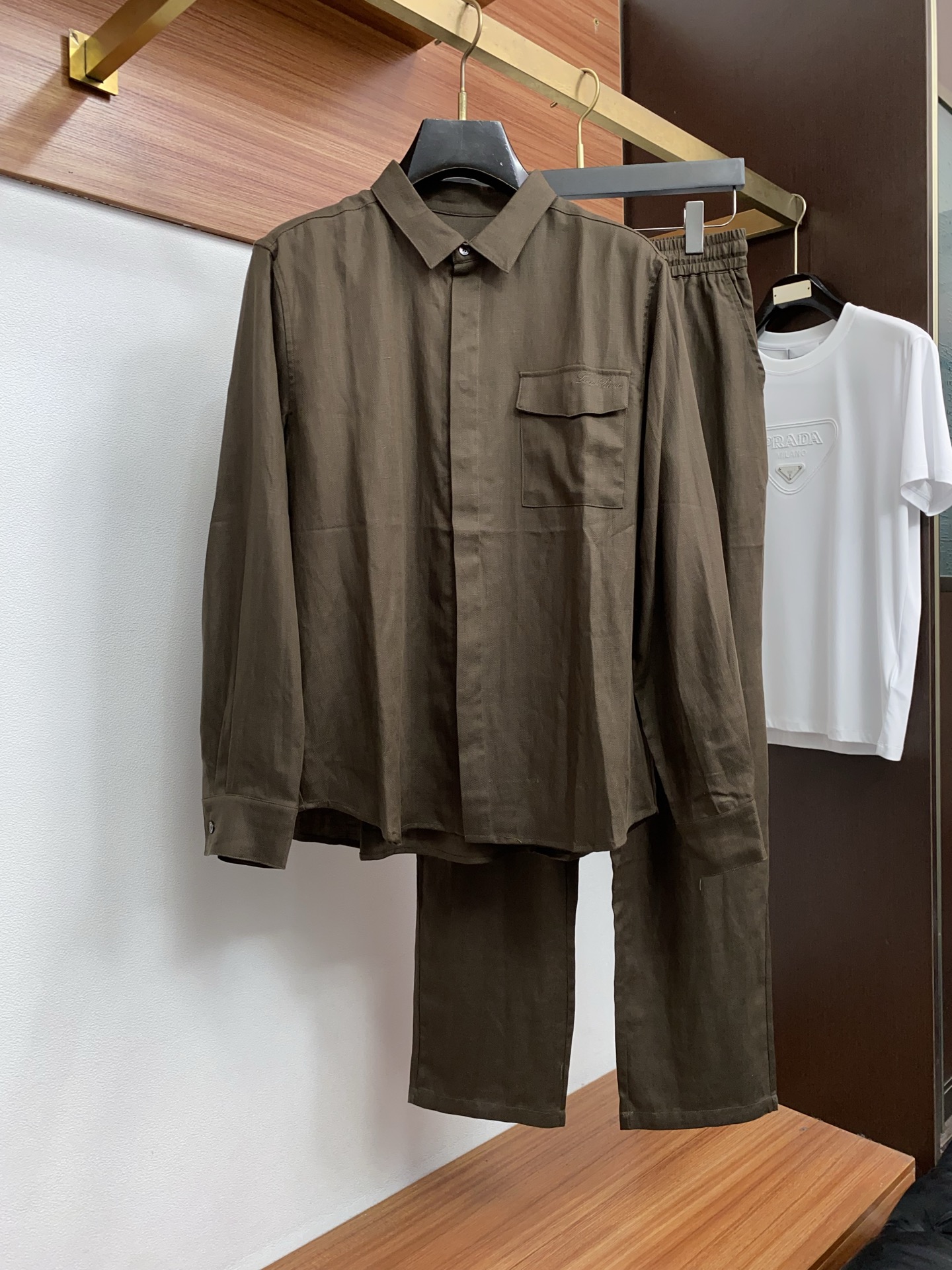 Loro Piana 诺悠翩雅 2026夏日臻选翻领亚麻工装口袋套装——夏日松弛感的老钱绅士之选#Lor