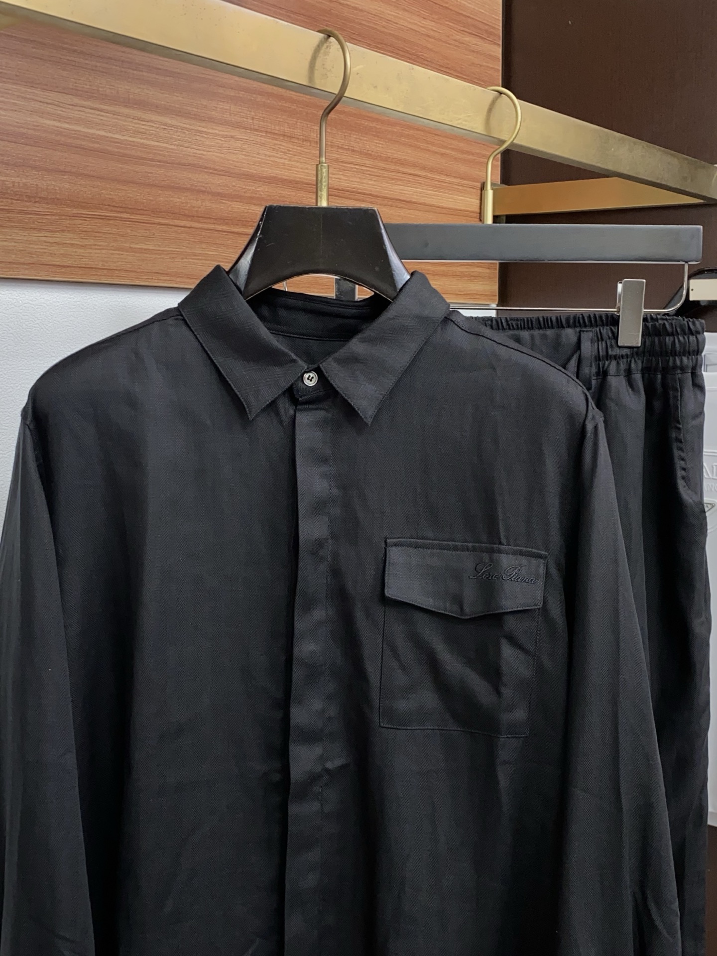 Loro Piana 诺悠翩雅 2026夏日臻选翻领亚麻工装口袋套装——夏日松弛感的老钱绅士之选#Lor