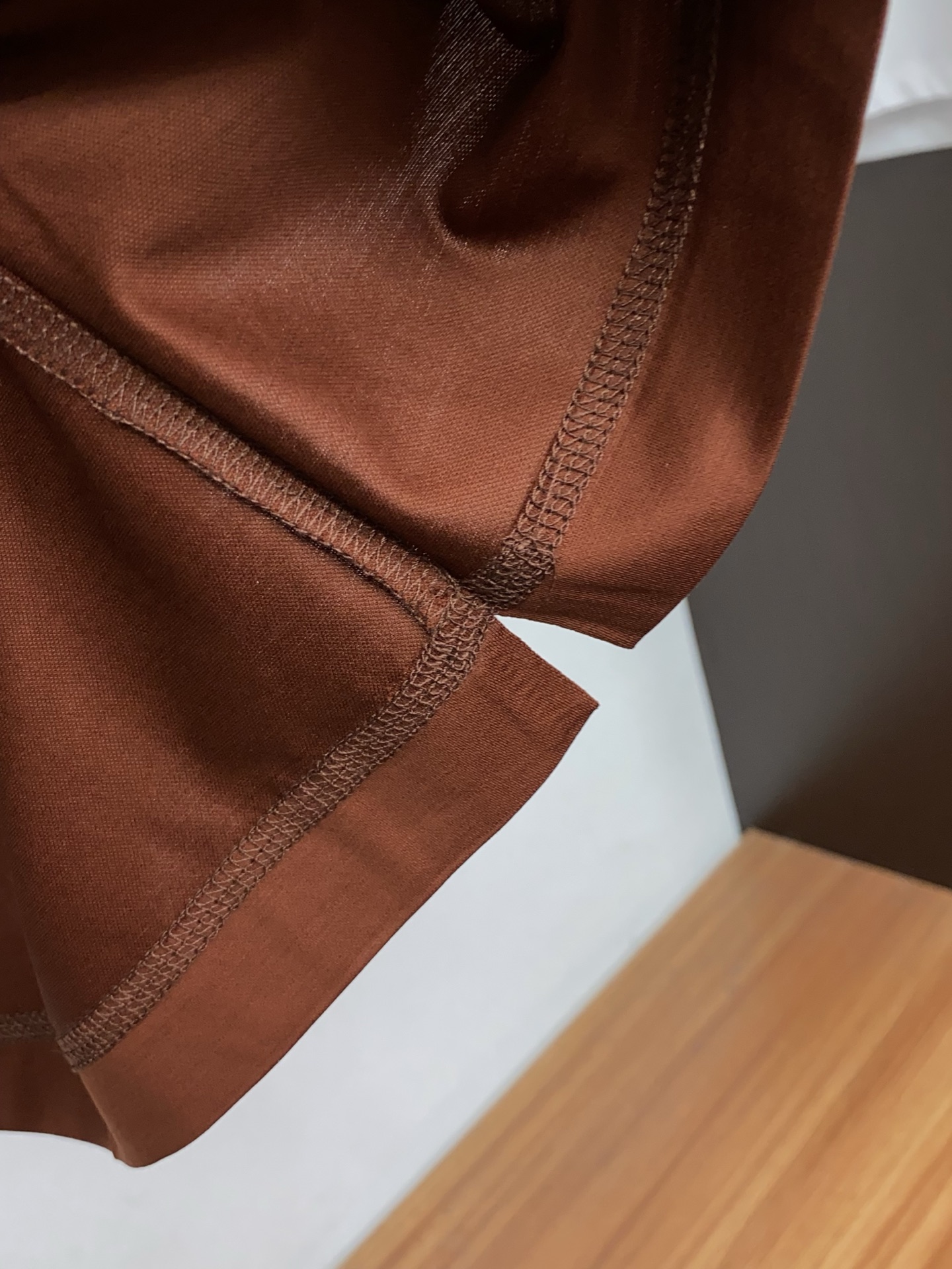 Loro Piana 诺悠翩雅 2026春夏新品圆领短袖 极简的衣身造型！顶级双面丝光棉质地 整体的触感