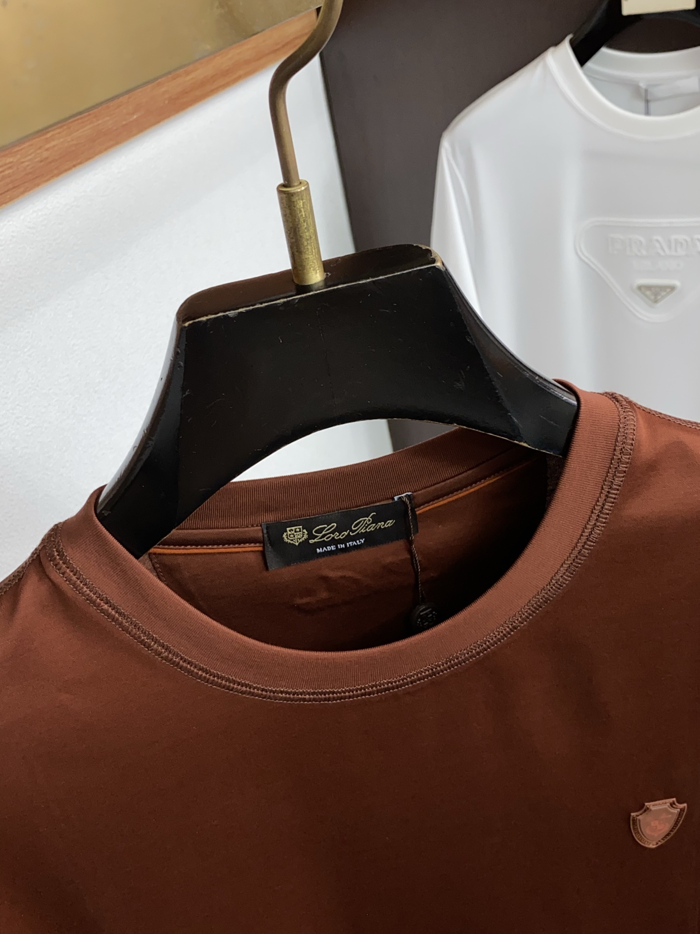 Loro Piana 诺悠翩雅 2026春夏新品圆领短袖 极简的衣身造型！顶级双面丝光棉质地 整体的触感