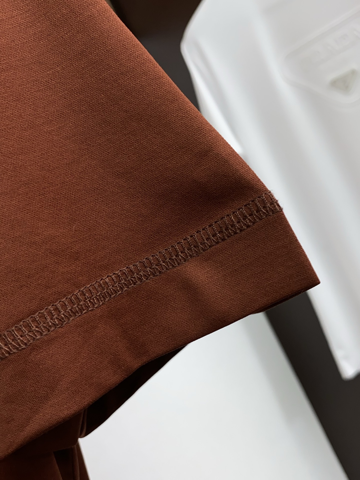 Loro Piana 诺悠翩雅 2026春夏新品圆领短袖 极简的衣身造型！顶级双面丝光棉质地 整体的触感