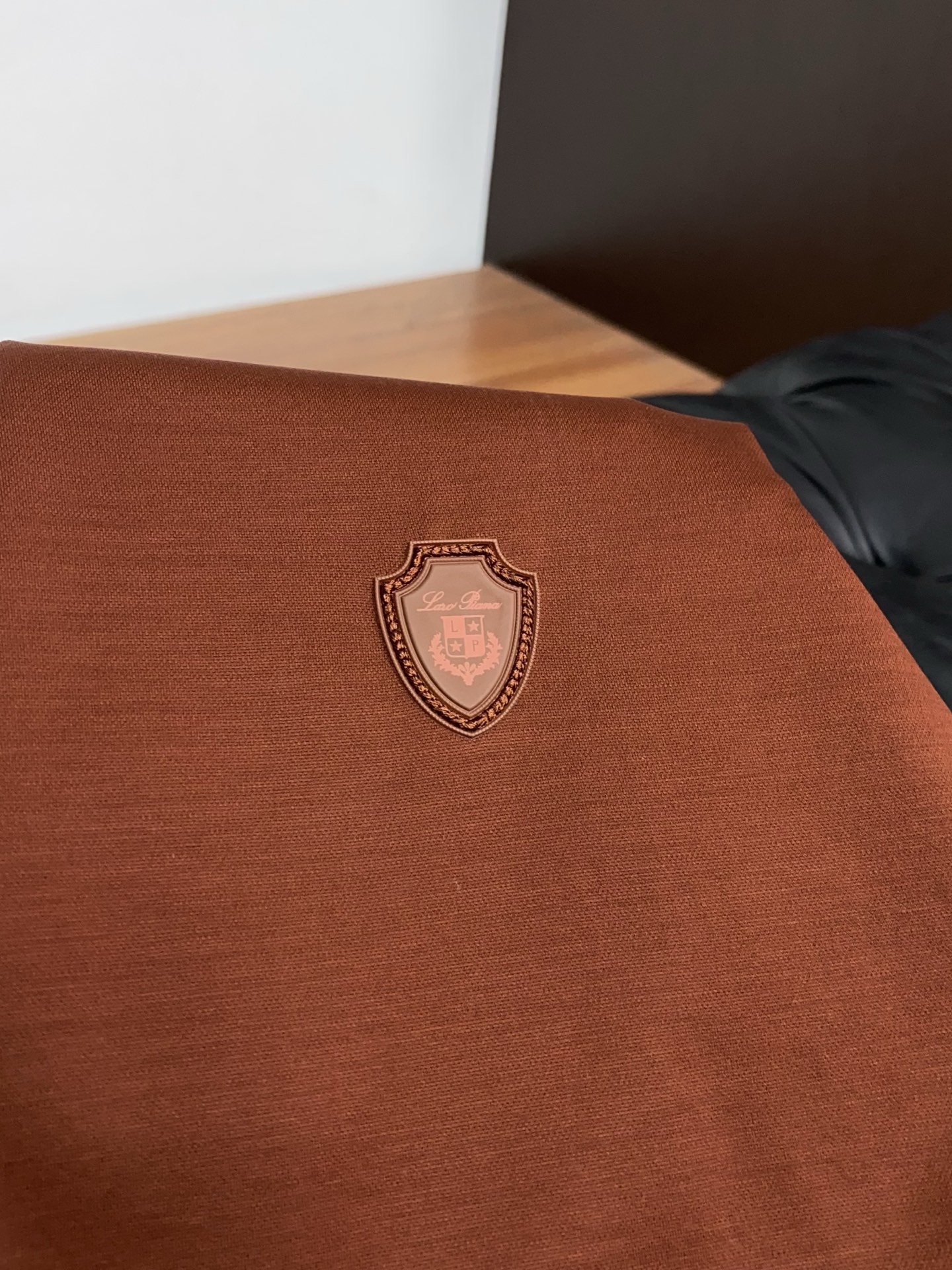 Loro Piana 诺悠翩雅 2026春夏新品圆领短袖 极简的衣身造型！顶级双面丝光棉质地 整体的触感