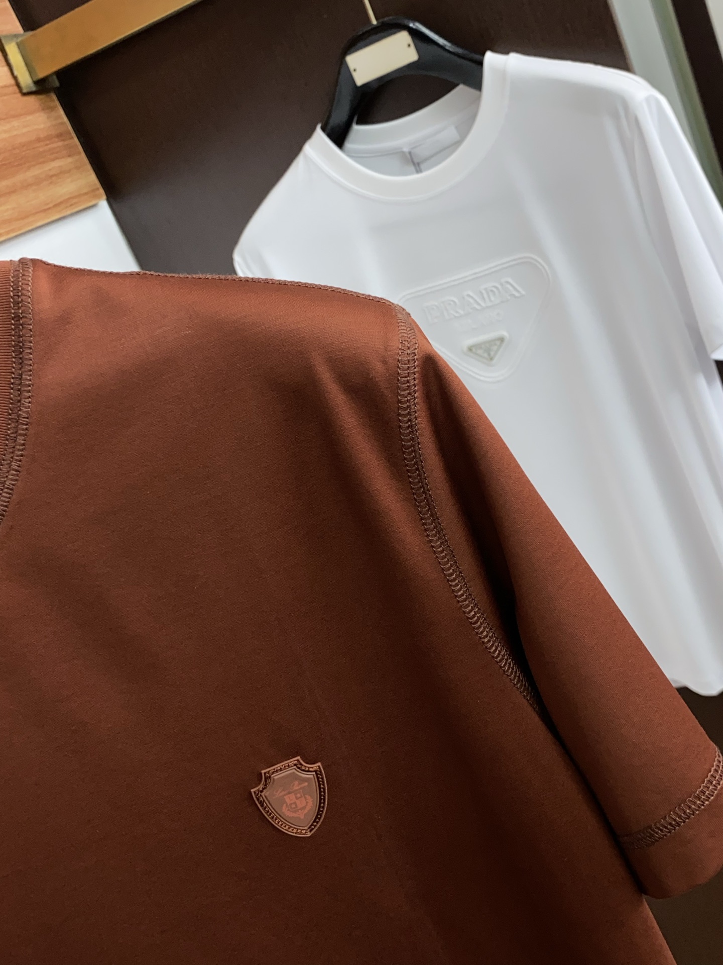 Loro Piana 诺悠翩雅 2026春夏新品圆领短袖 极简的衣身造型！顶级双面丝光棉质地 整体的触感