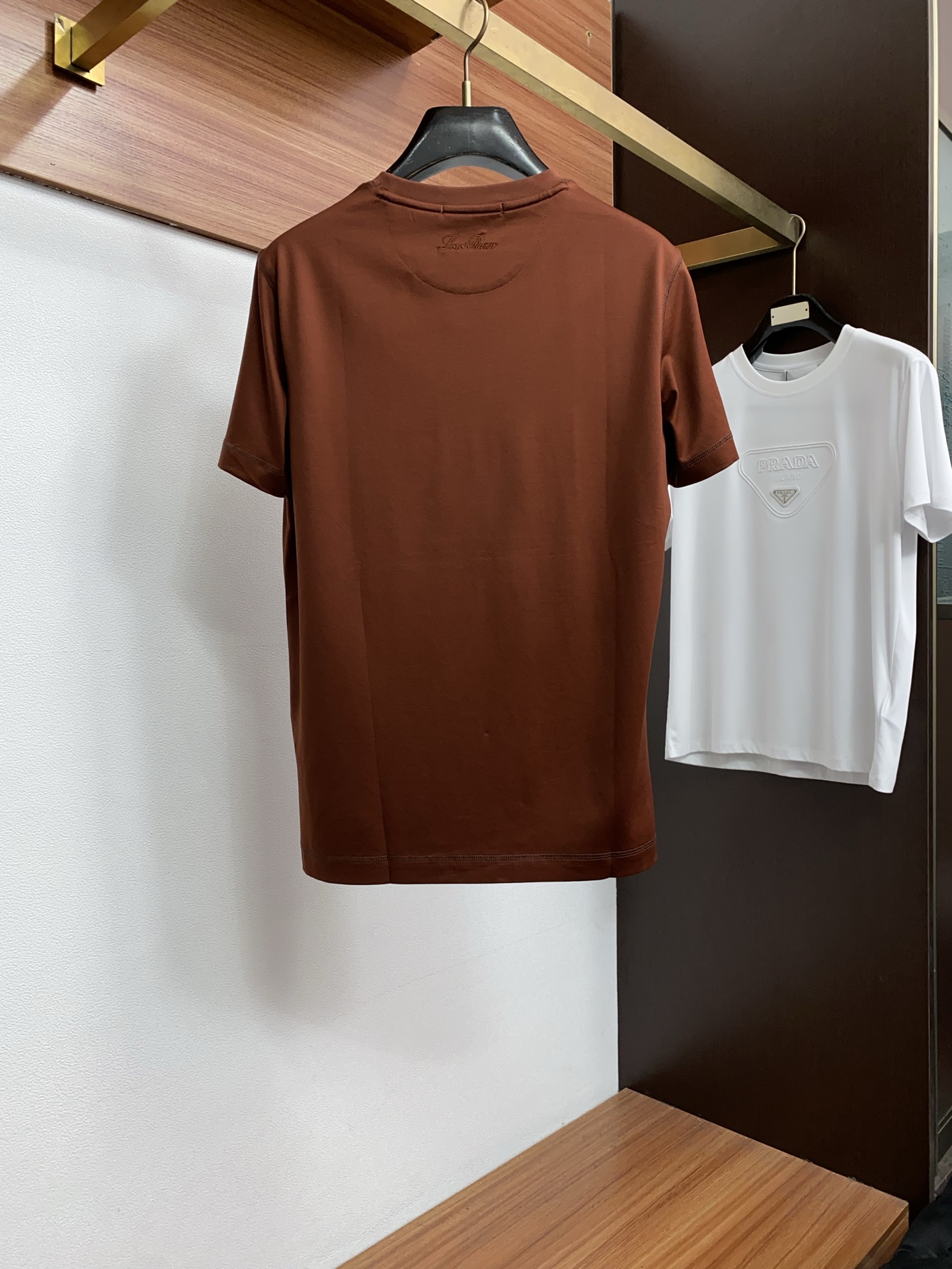 Loro Piana 诺悠翩雅 2026春夏新品圆领短袖 极简的衣身造型！顶级双面丝光棉质地 整体的触感