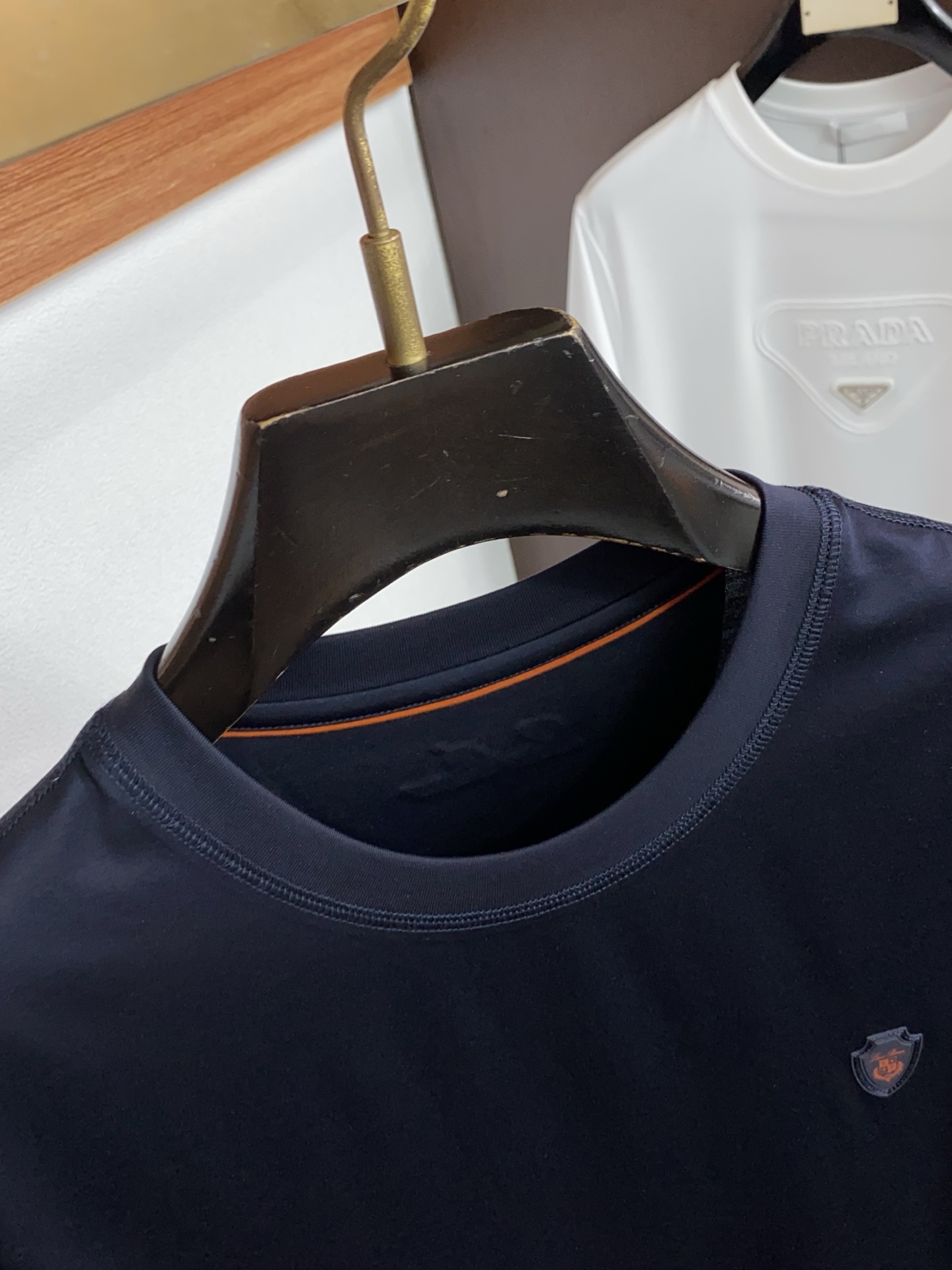 Loro Piana 诺悠翩雅 2026春夏新品圆领短袖 极简的衣身造型！顶级双面丝光棉质地 整体的触感